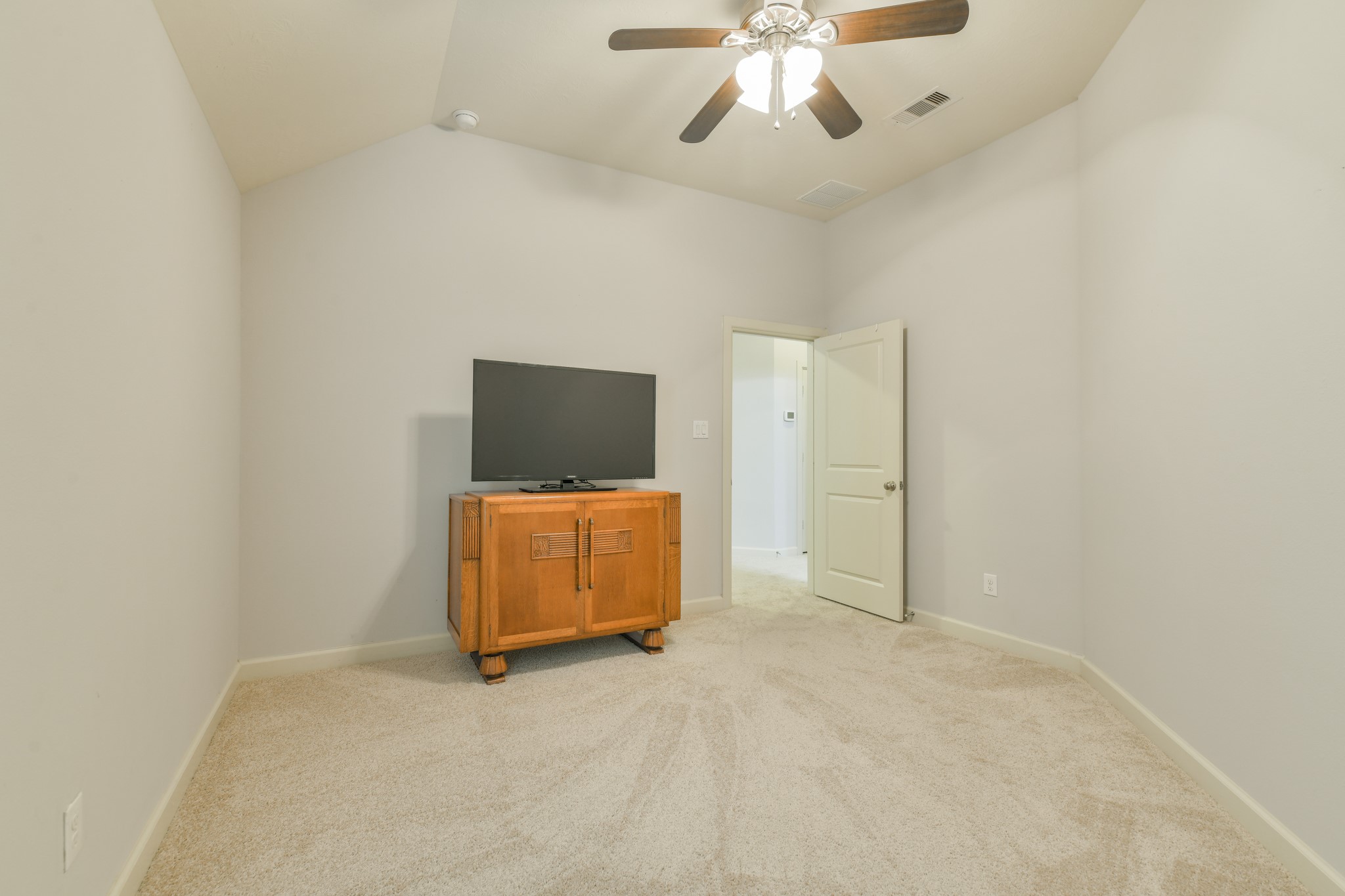 19607 Mills Glen Drive Property Photo 27