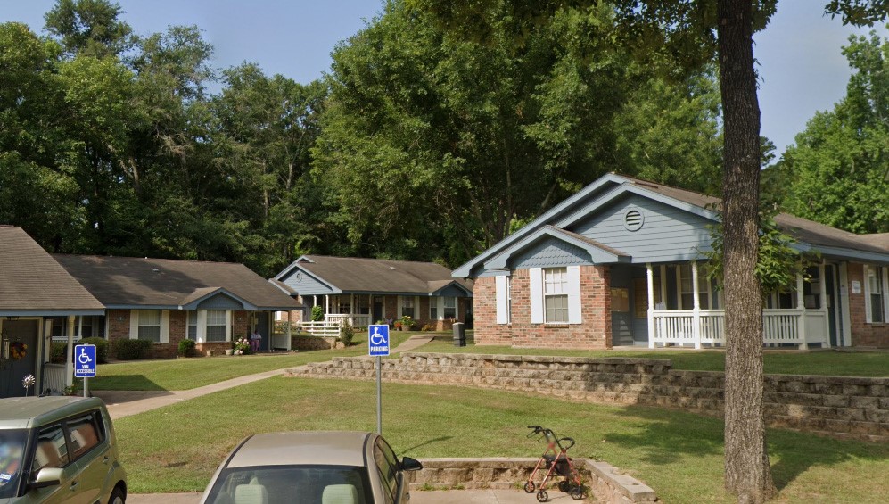 615 Robinson Rd Property Photo 3
