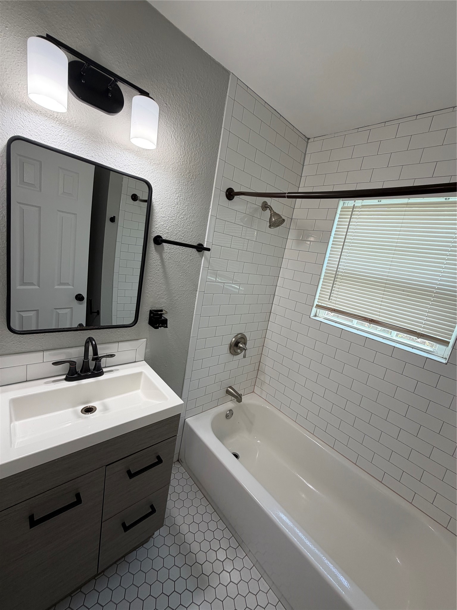 1210 E 33rd Street Property Photo 7