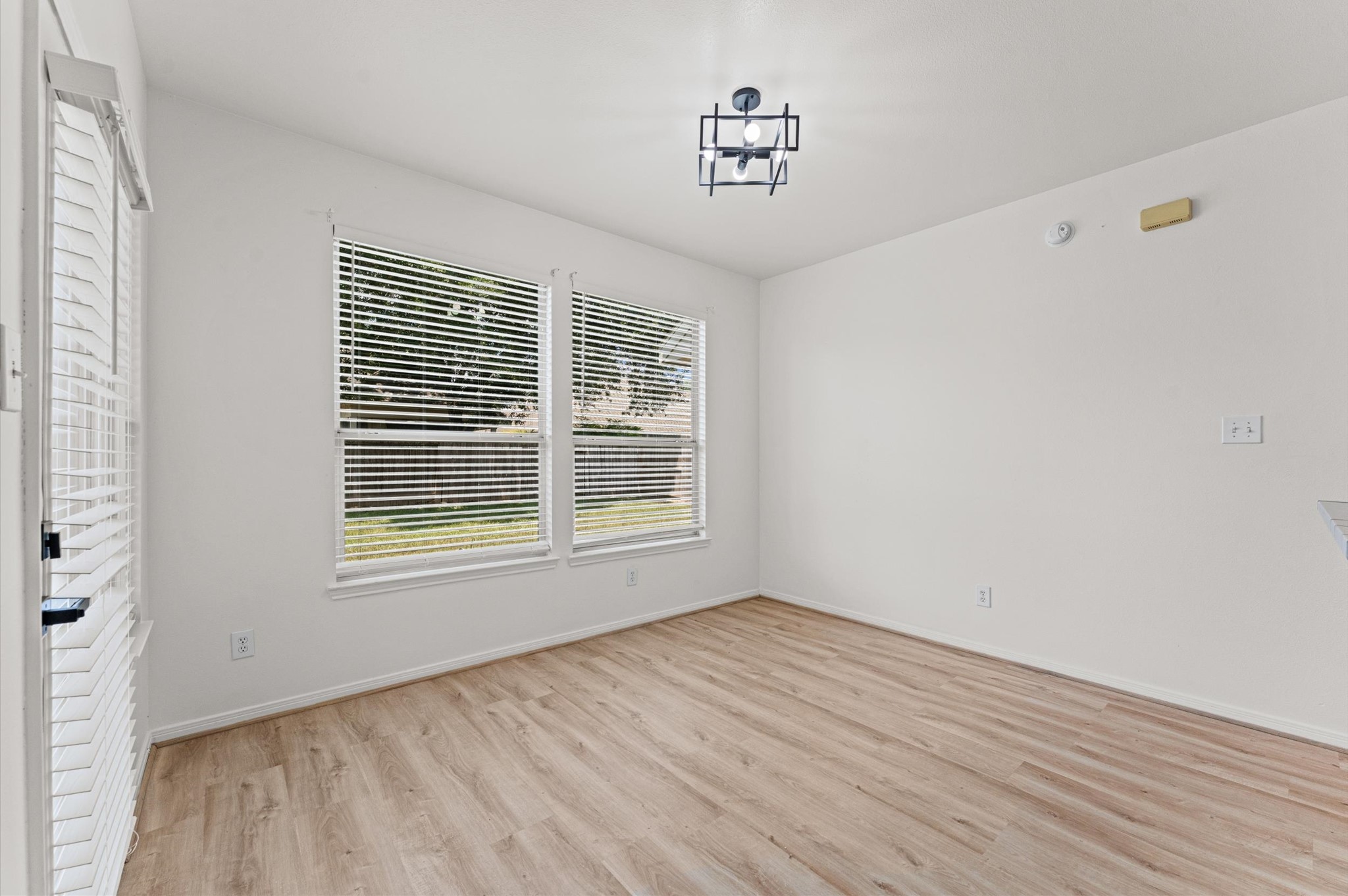 4923 Harbor Glen Lane Property Photo 8