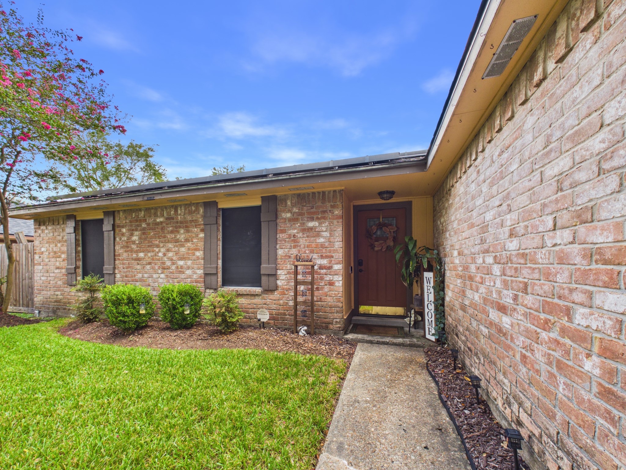5807 Walnutgate Drive Property Photo 3