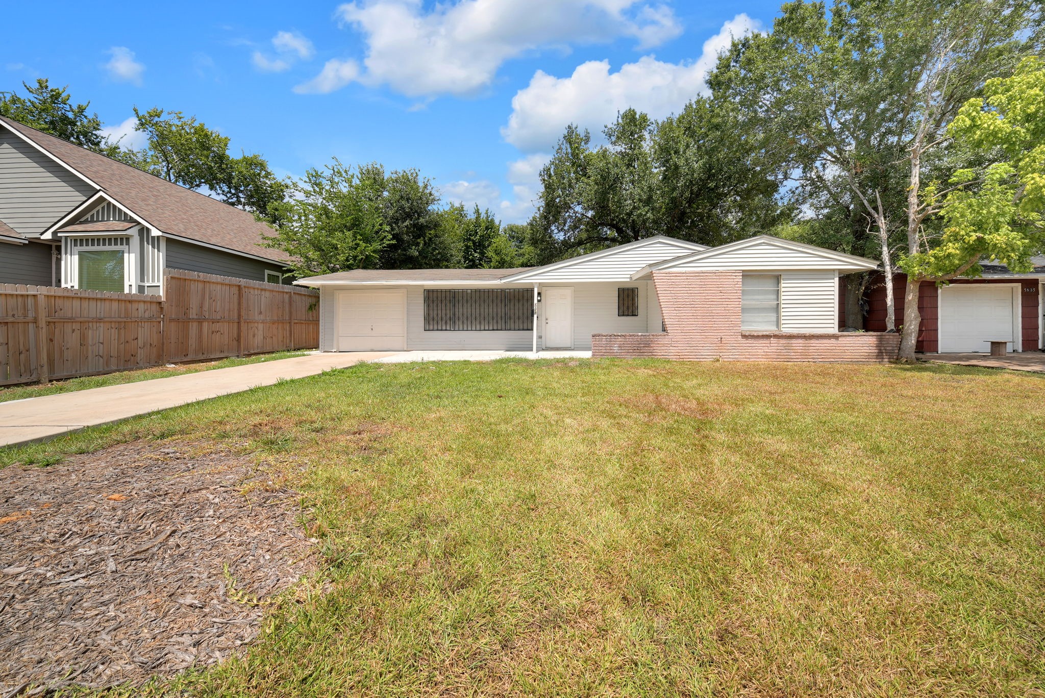 5831 Lyndhurst Street Property Photo 1