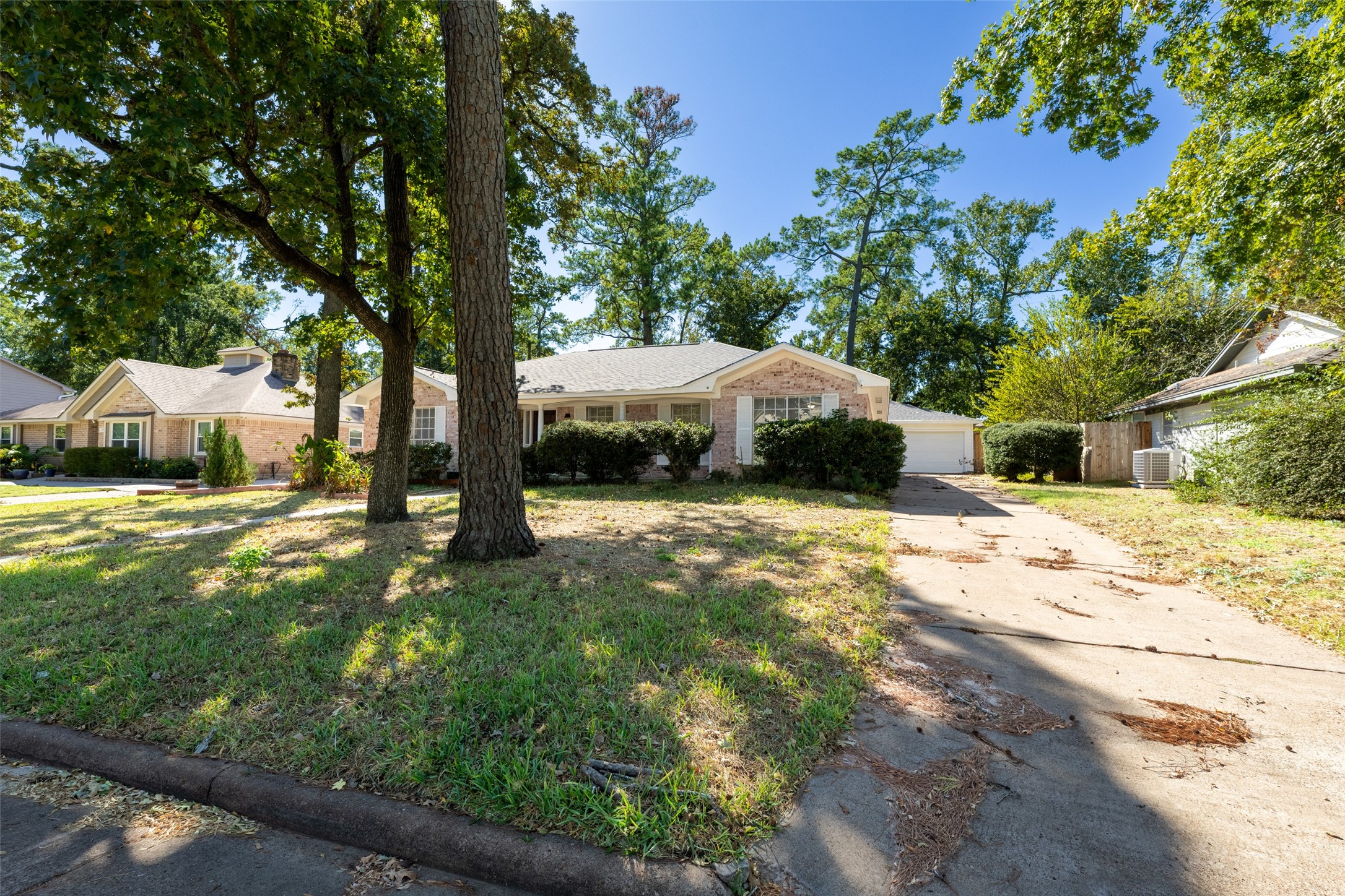 22019 Kenchester Drive Property Photo 2