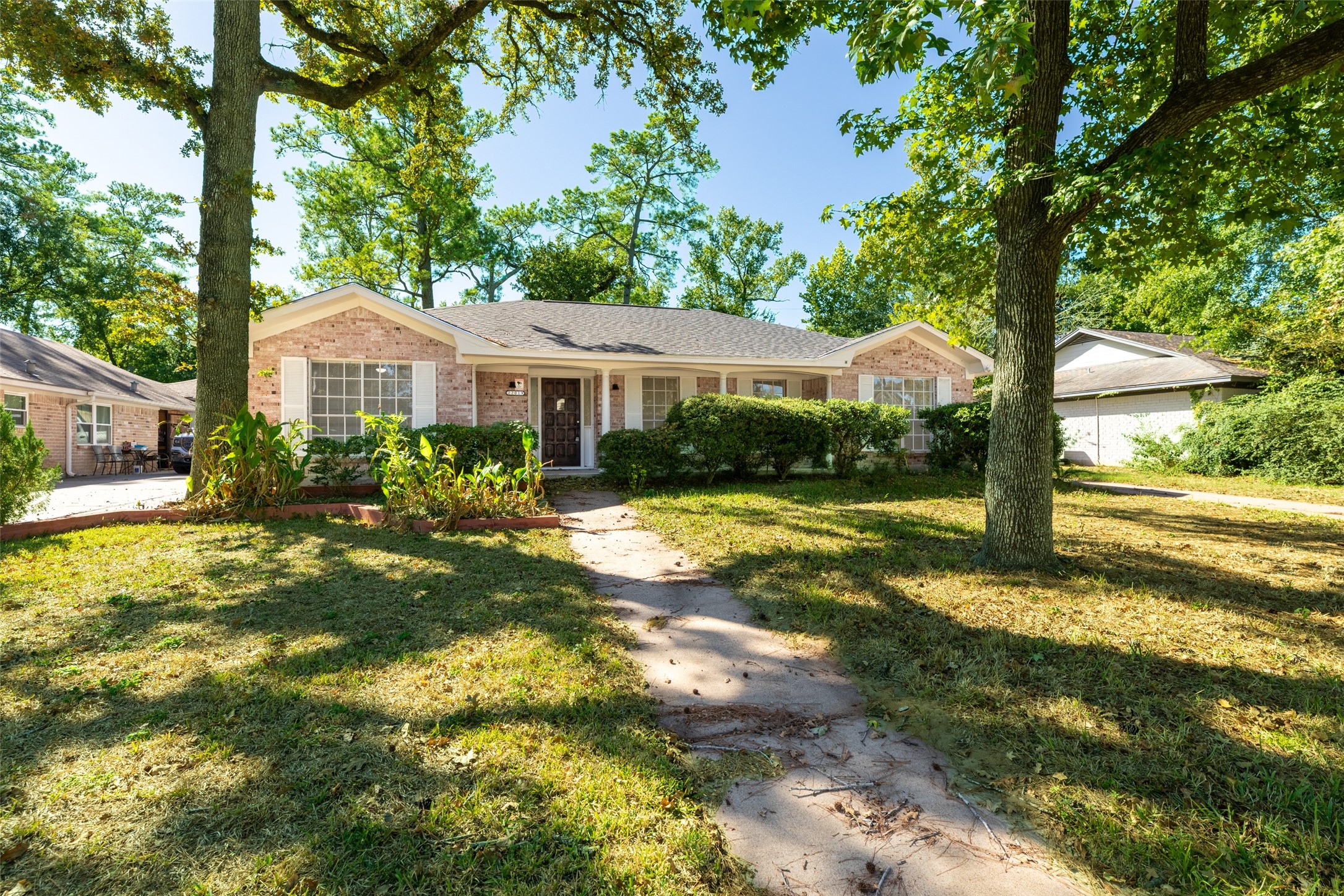 22019 Kenchester Drive Property Photo 3