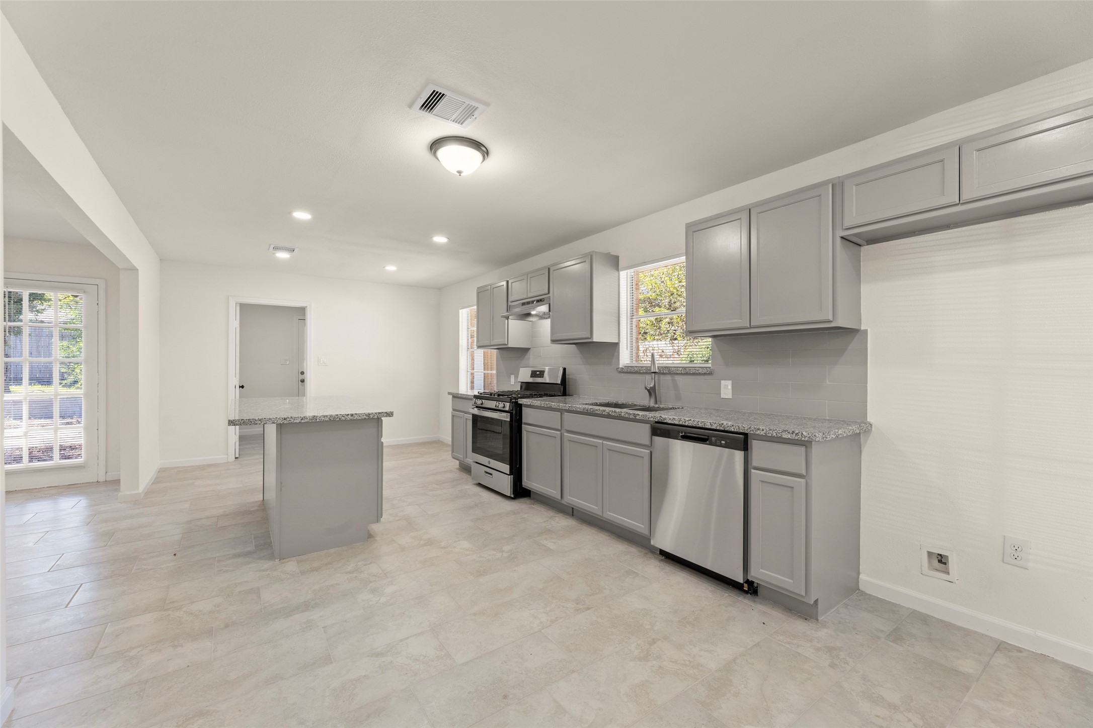 22019 Kenchester Drive Property Photo 9