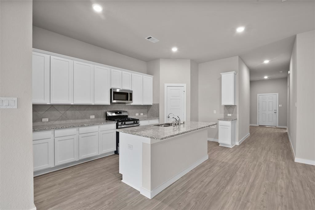 8511 Jetty Glen Drive Property Photo 6