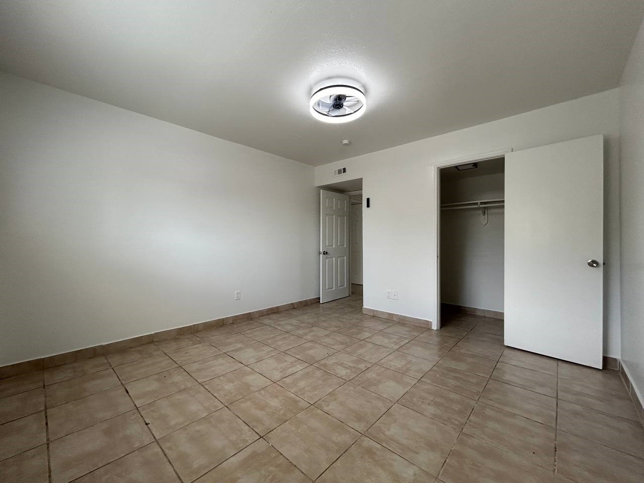 1010 S Wayside Drive 602 Property Photo 44