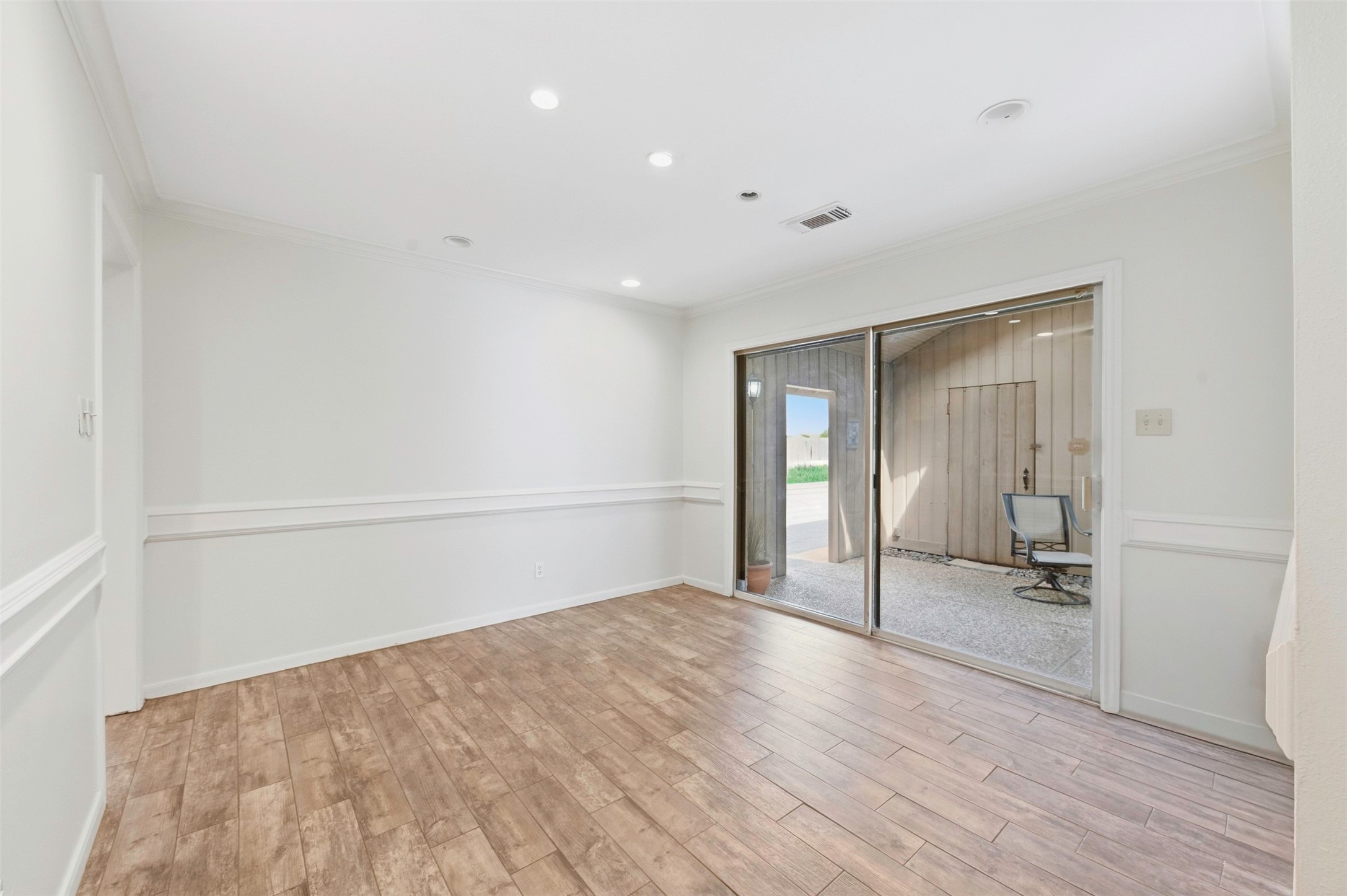 2206 Nantucket Drive B Property Photo 7