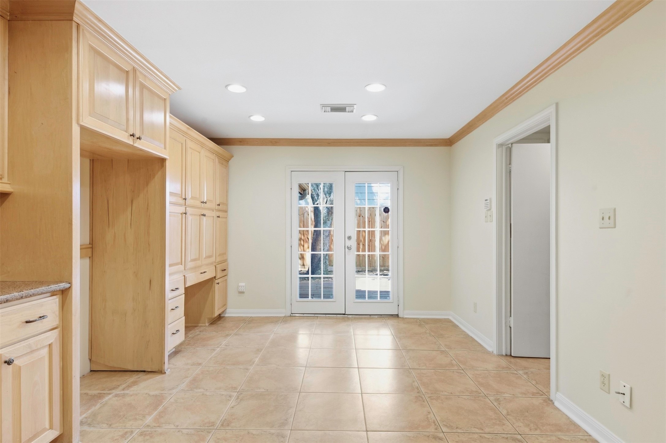 2206 Nantucket Drive B Property Photo 8