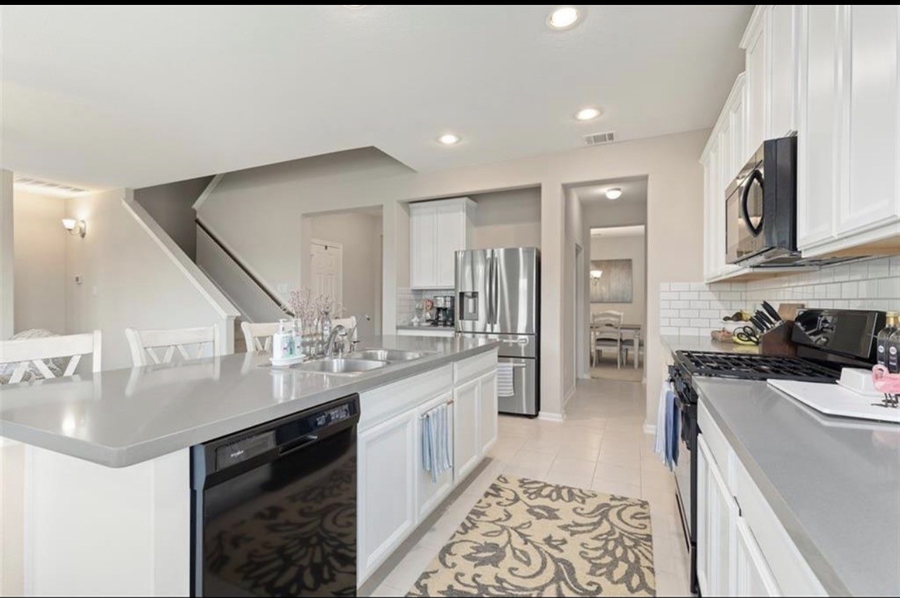 17639 Cypress Hilltop Way Property Photo 13