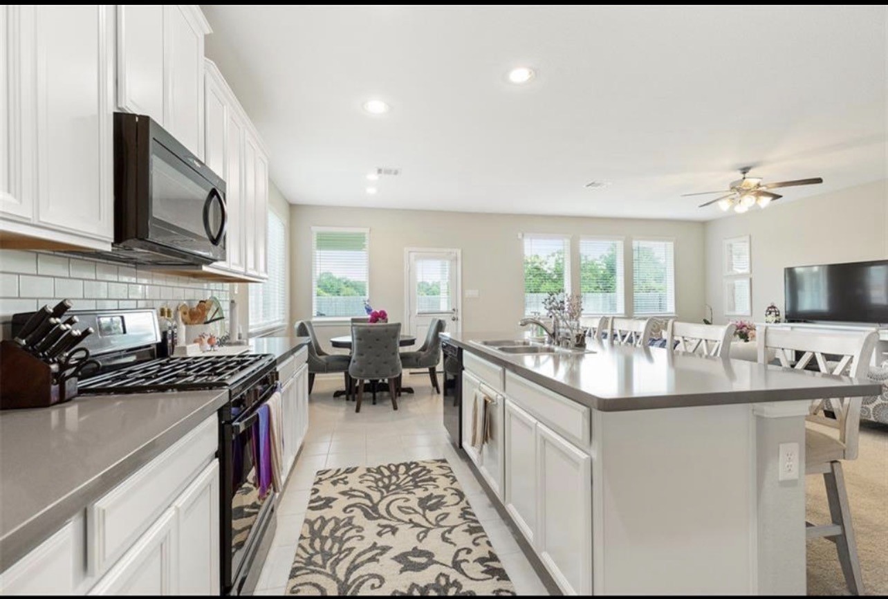 17639 Cypress Hilltop Way Property Photo 14