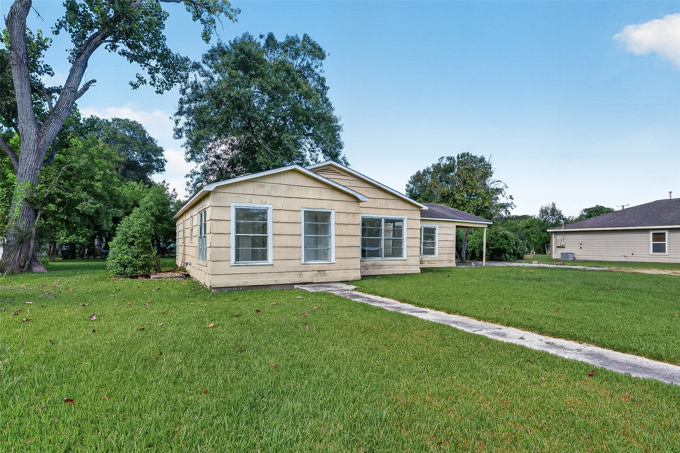 2101 E Fayle Street Property Photo 4