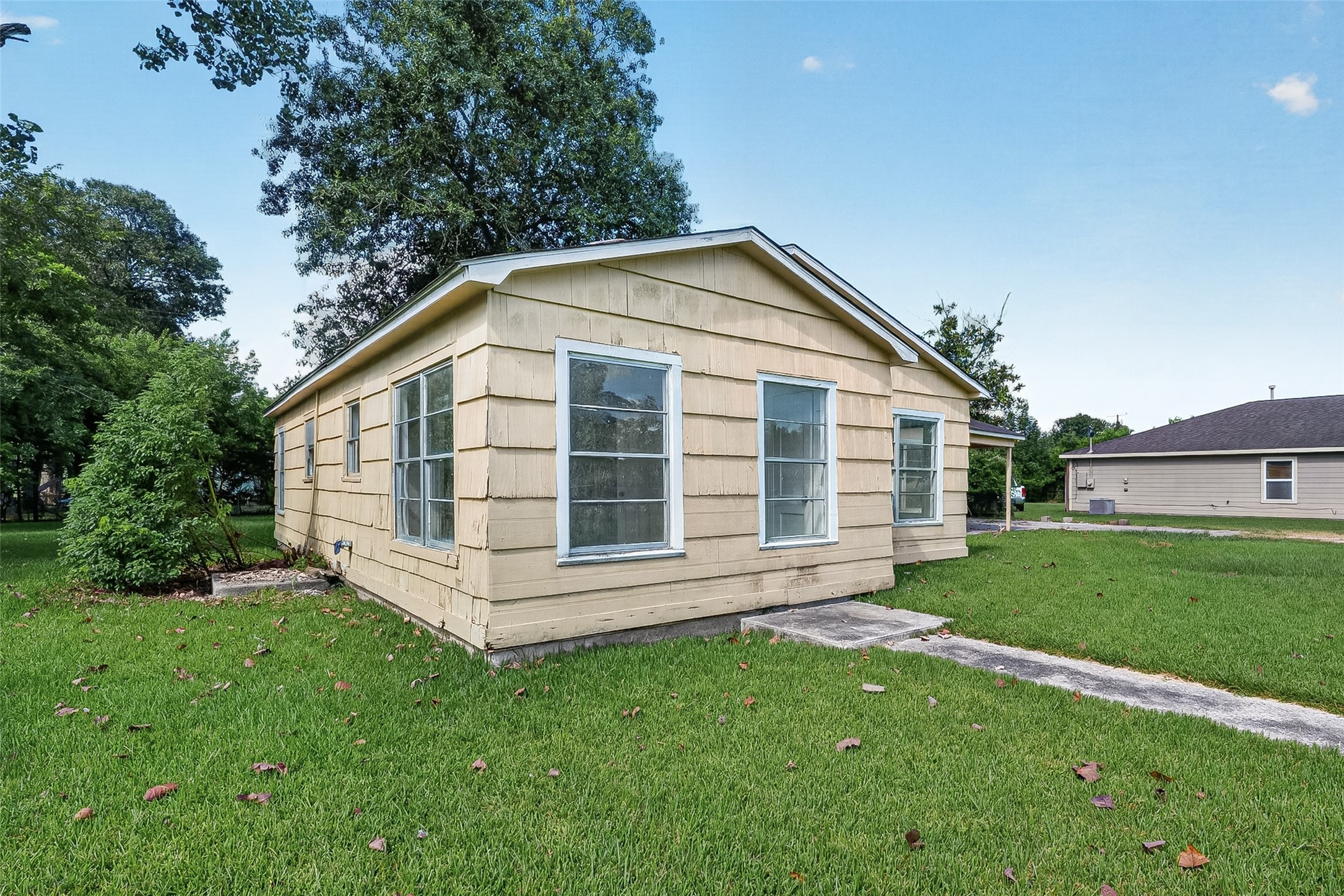 2101 E Fayle Street Property Photo 5