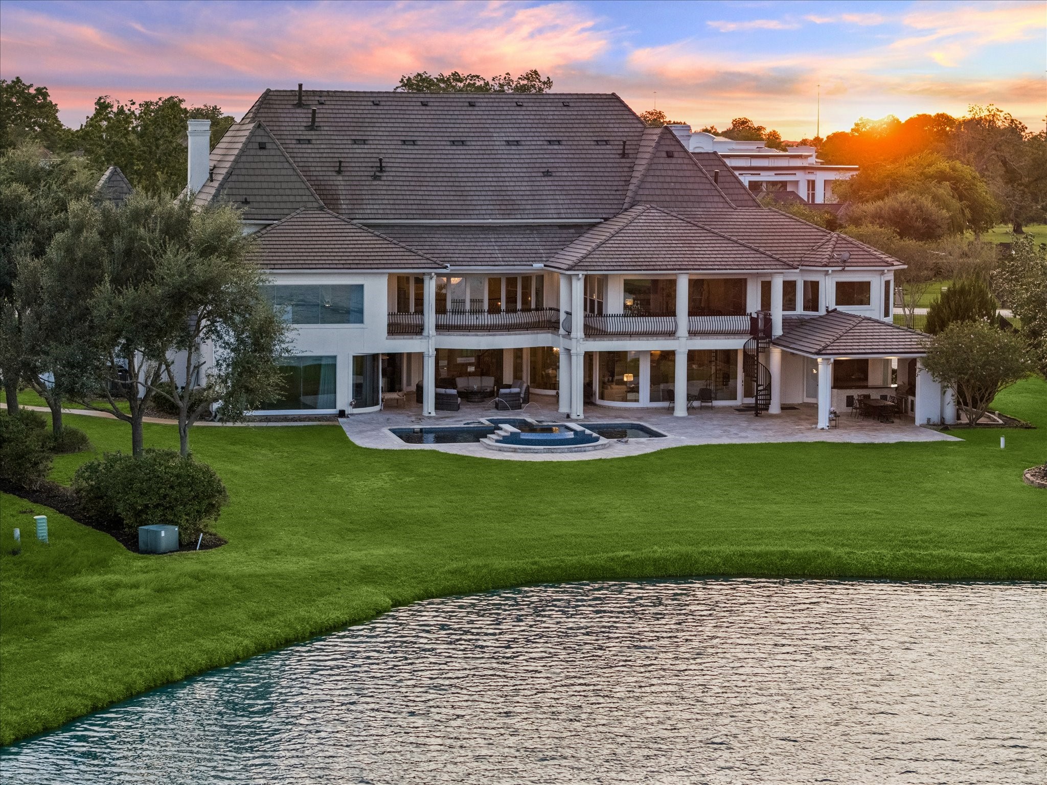 18 Sovereign Circle Property Photo 4