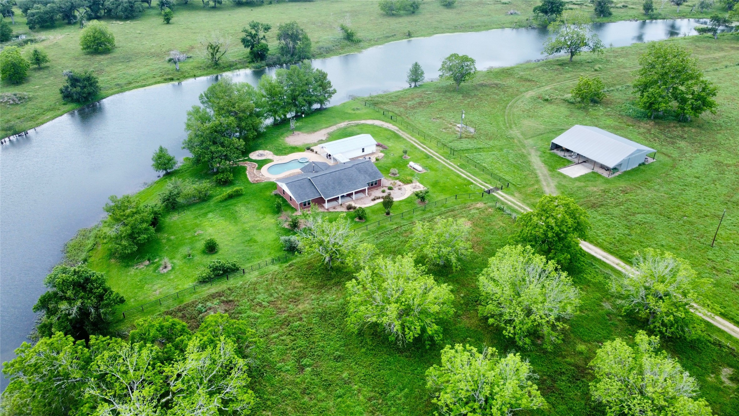 37243 Fm 521 Property Photo 1