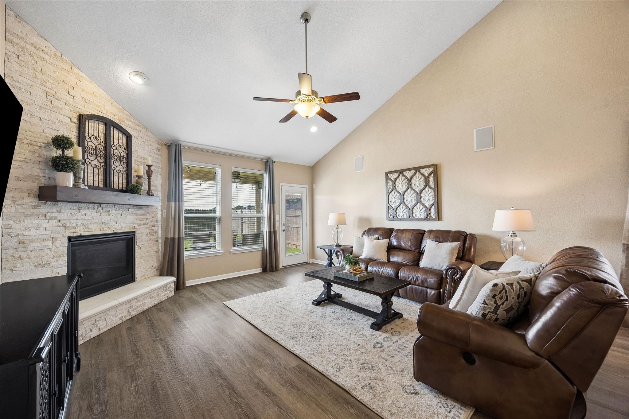 9961 Daisy Field Lane Property Photo 2