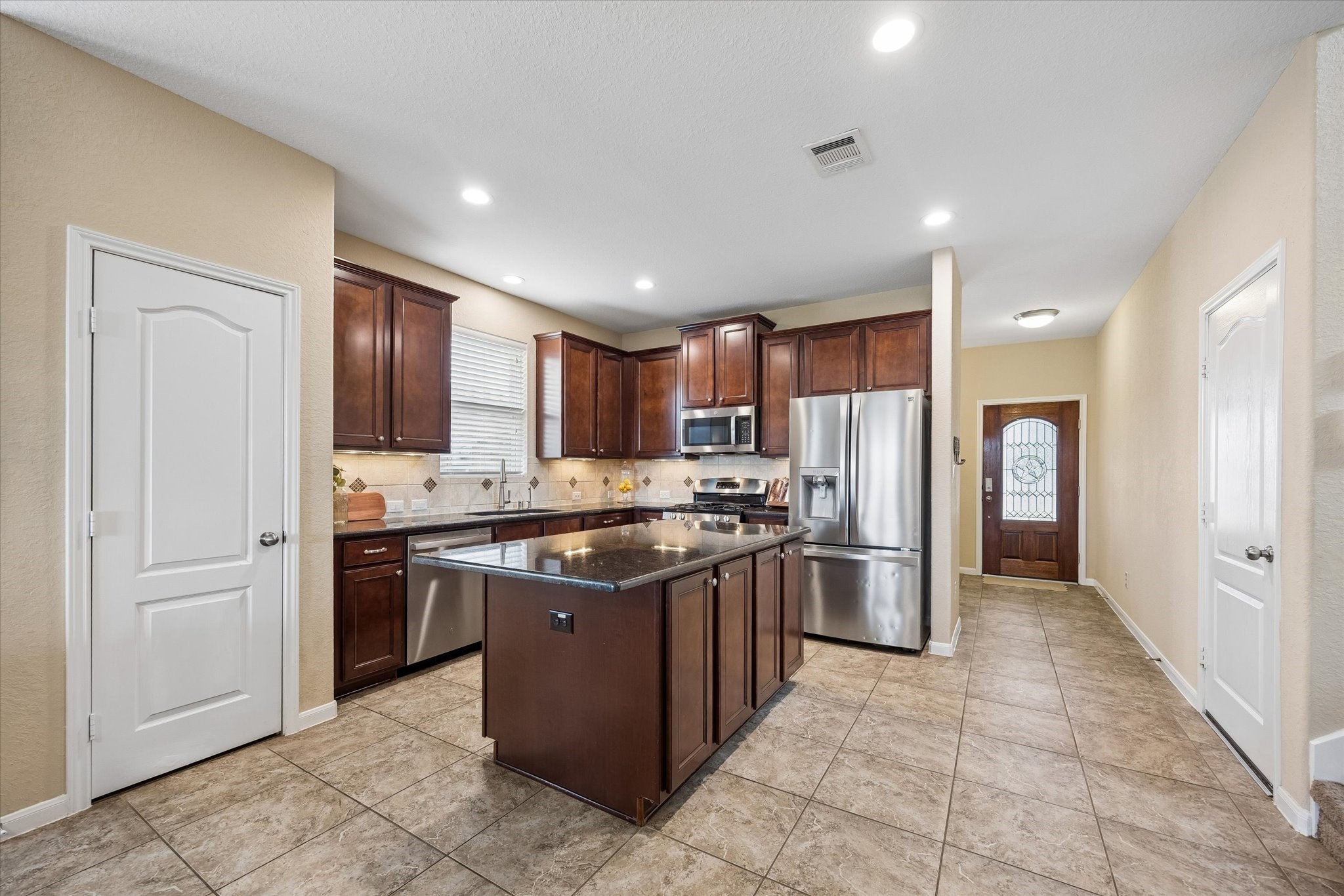 9961 Daisy Field Lane Property Photo 3