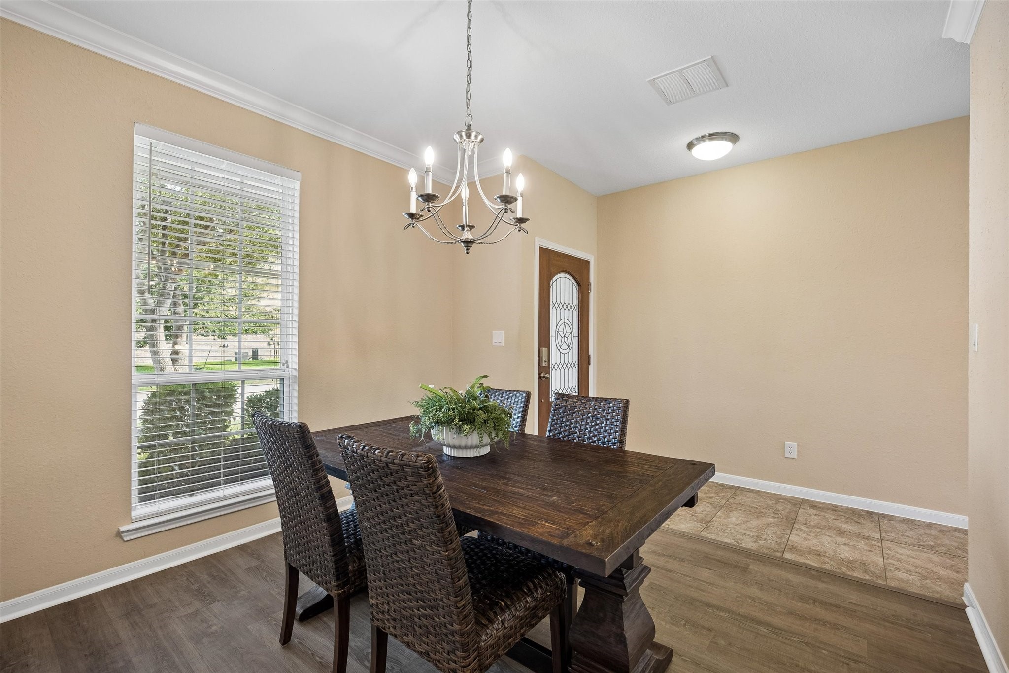 9961 Daisy Field Lane Property Photo 4