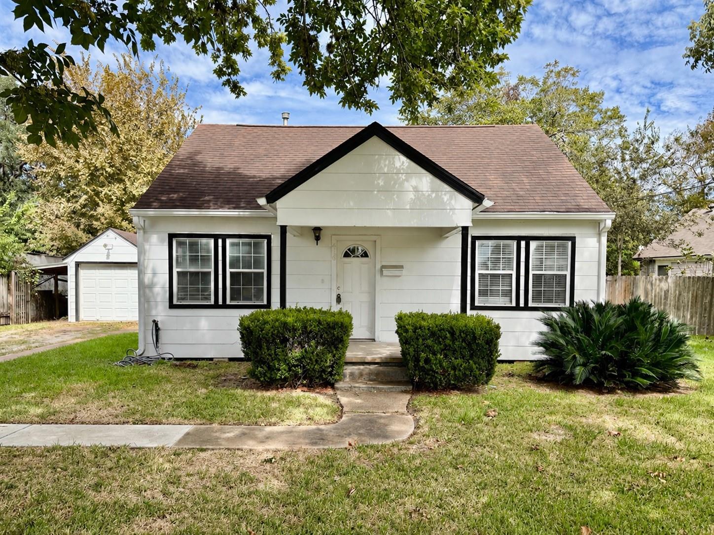 416 W Brazos Avenue, West Columbia Tx 77486 Property Photo 1