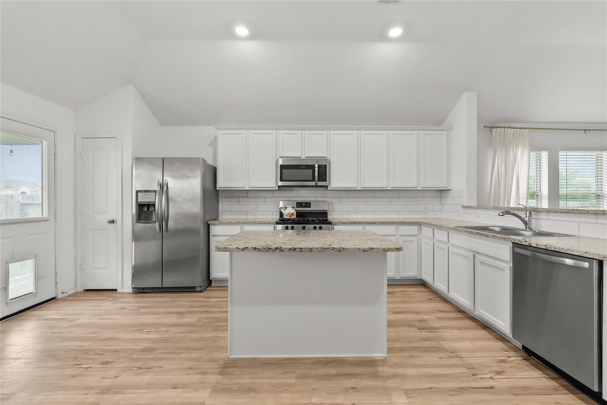 4331 Oakdale Mist Drive Property Photo 10