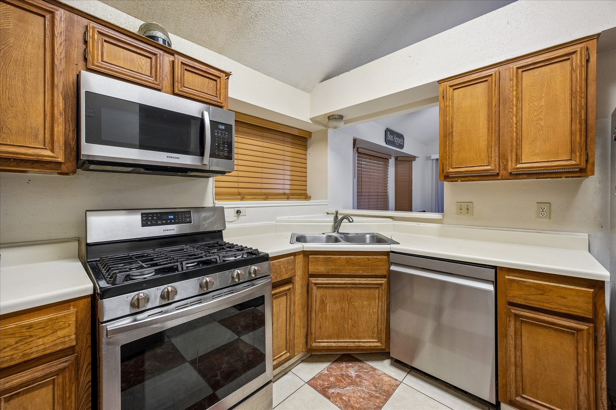 8606 Green Cedar Drive Property Photo 3