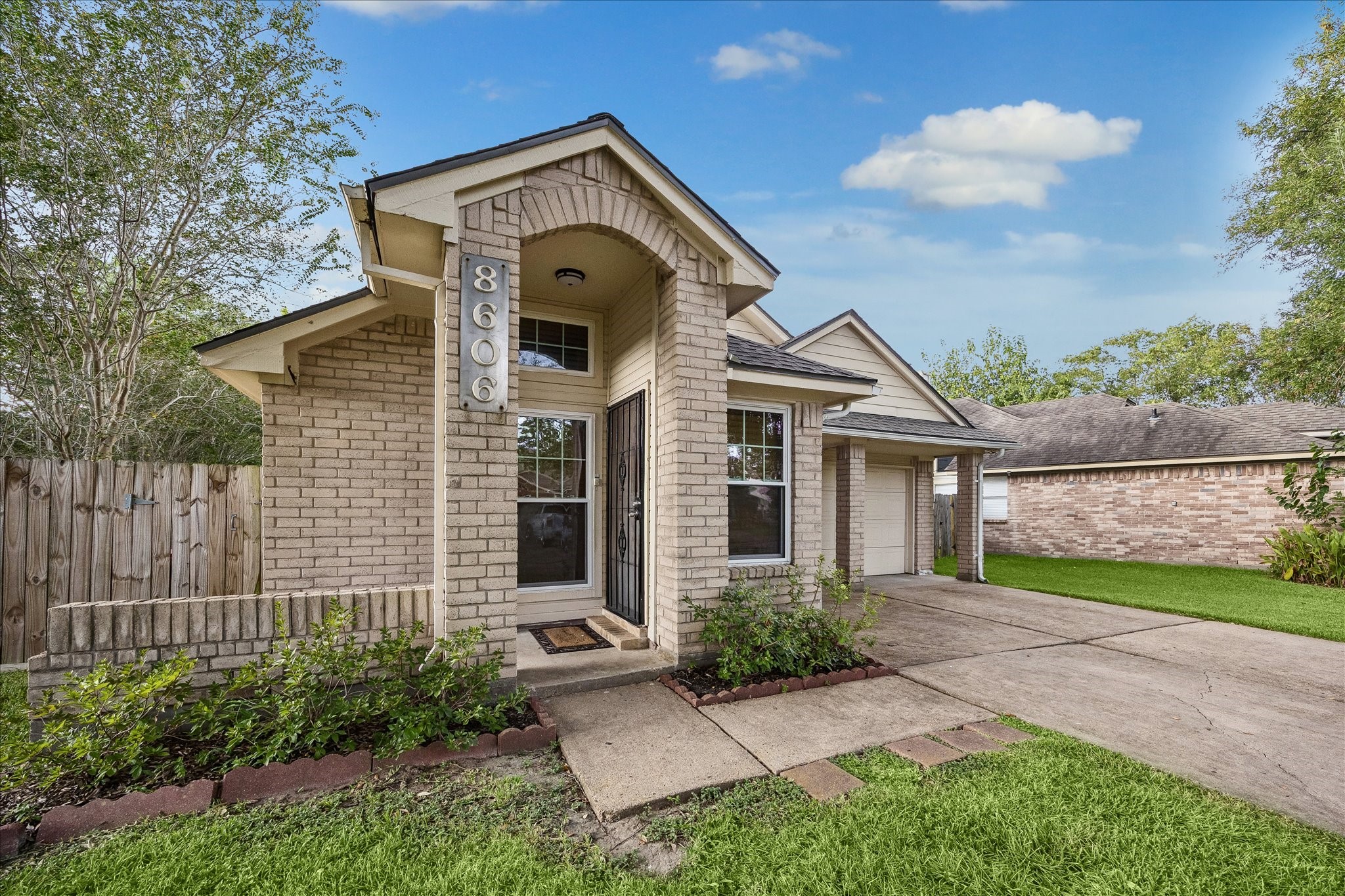 8606 Green Cedar Drive Property Photo 7