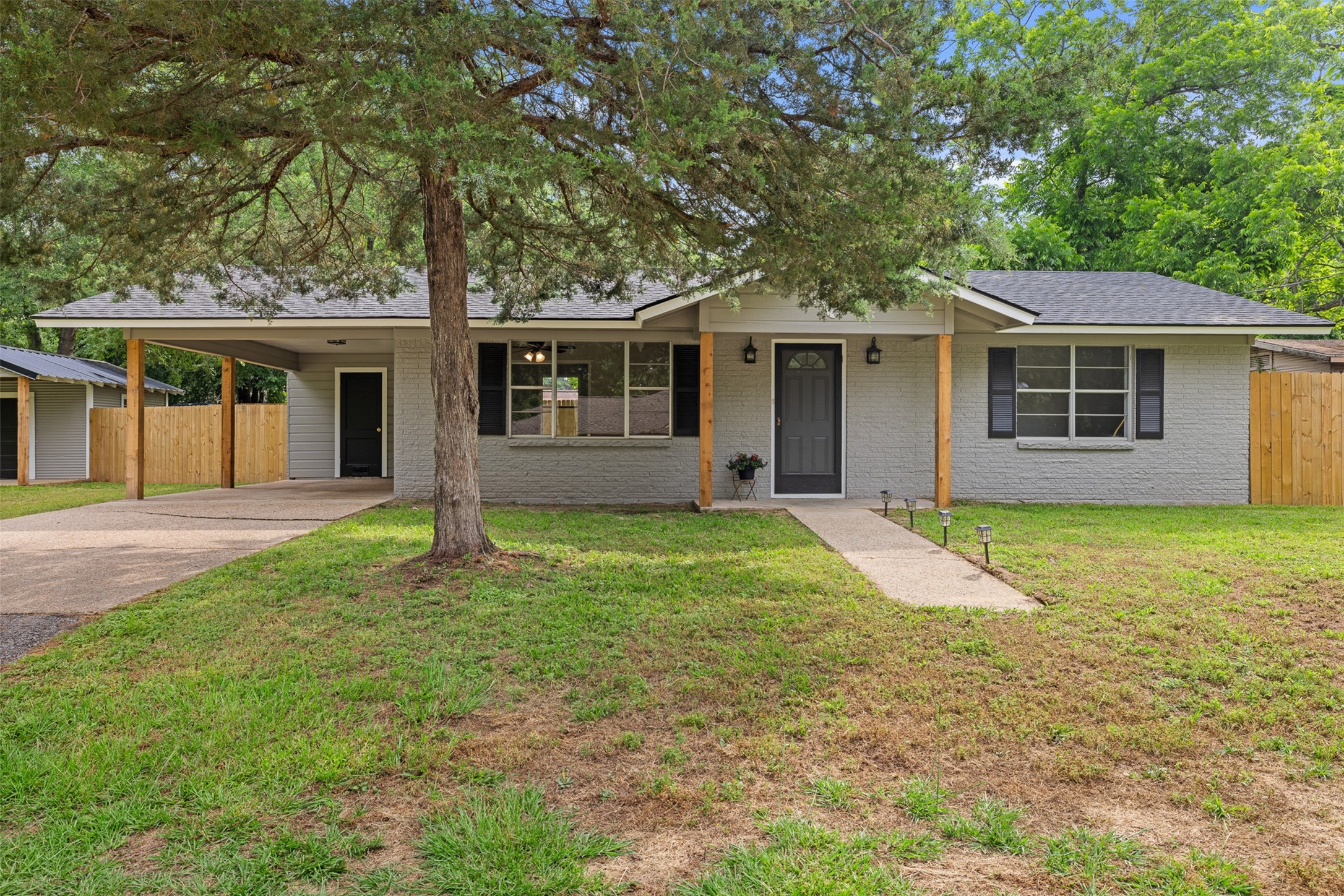 208 S Jewell Street Property Photo 1