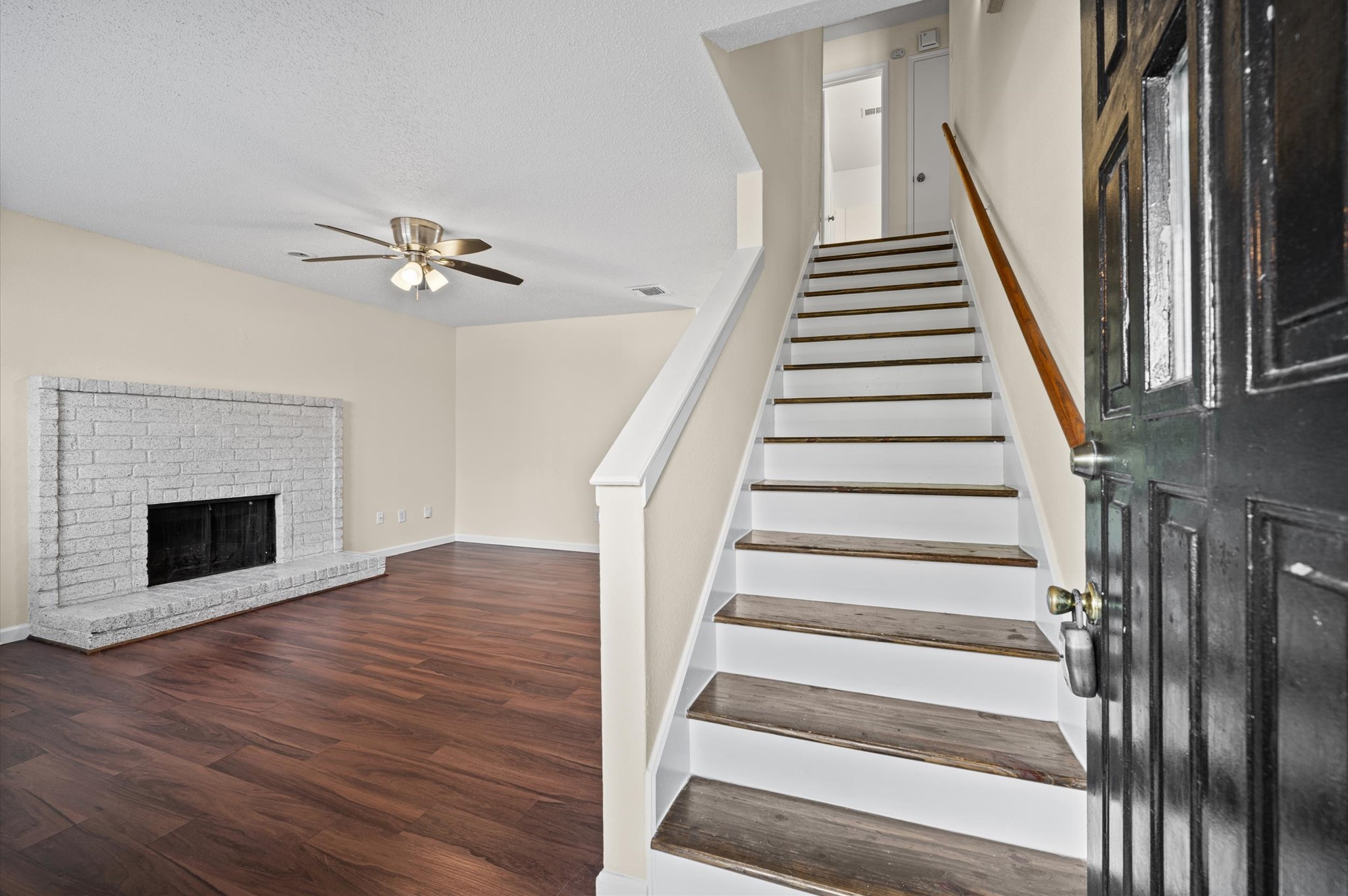 10011 Spring Place Drive Property Photo 3