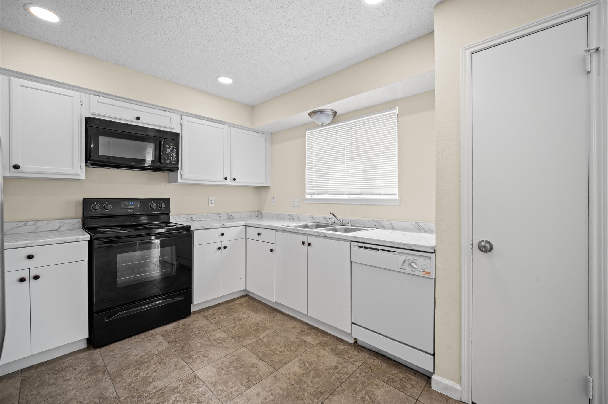 10011 Spring Place Drive Property Photo 8