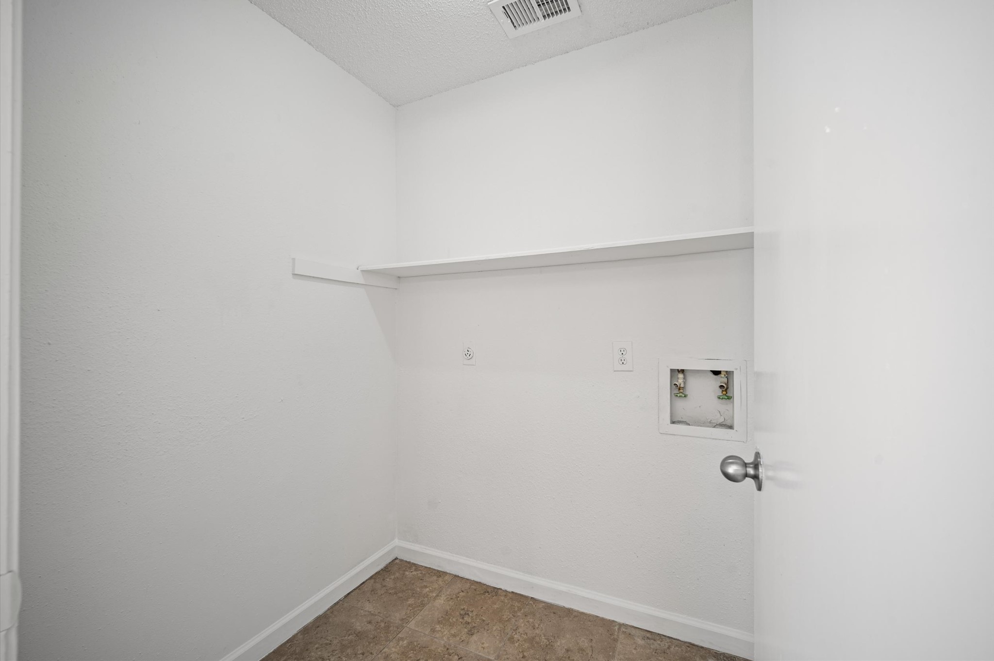 10011 Spring Place Drive Property Photo 11