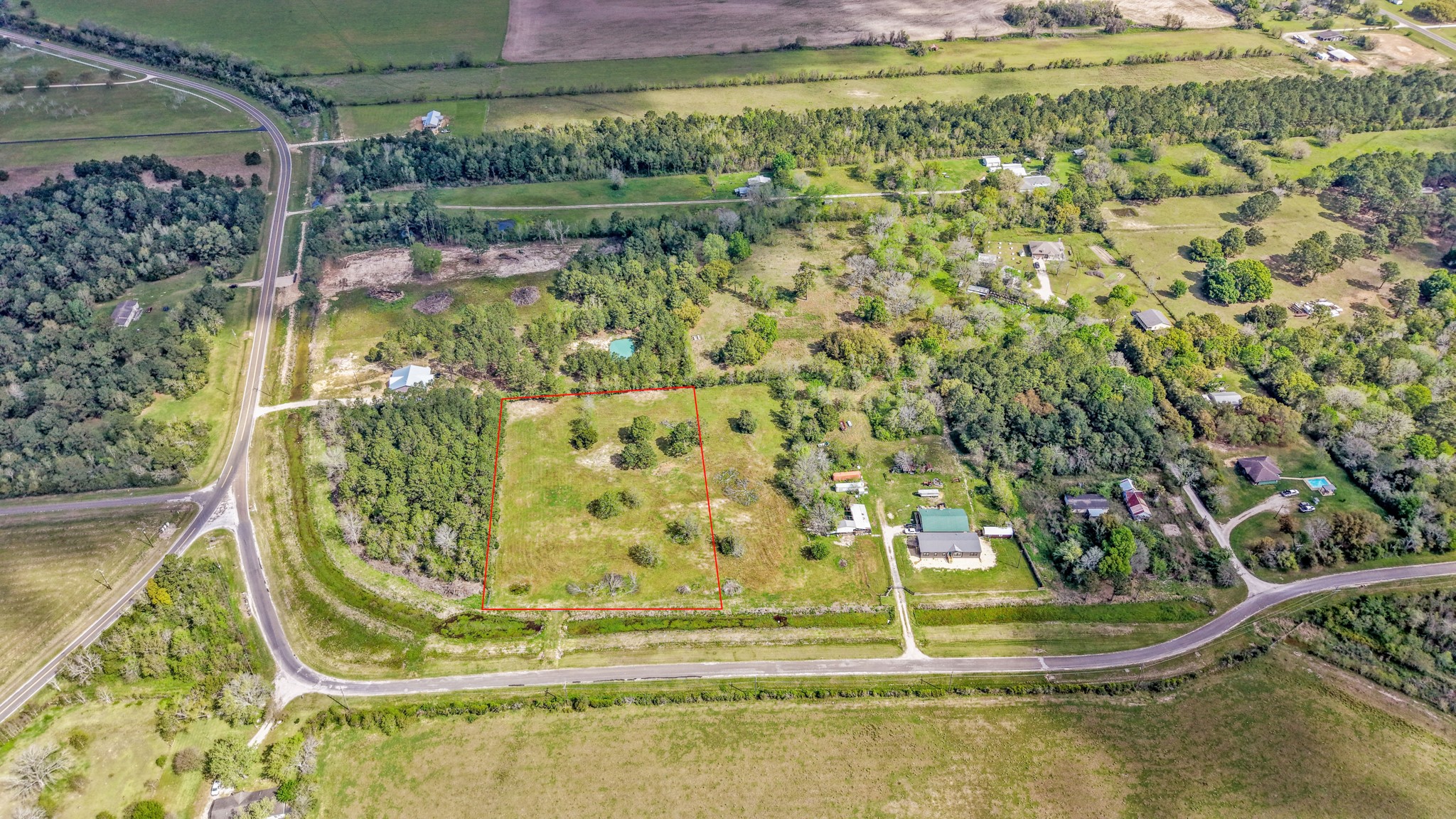 0 Crossover Property Photo 4