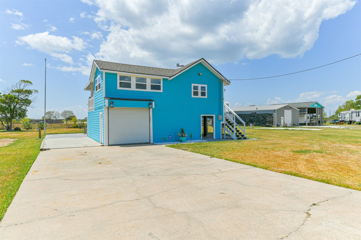 1041 N Monkhouse Drive Property Photo 1