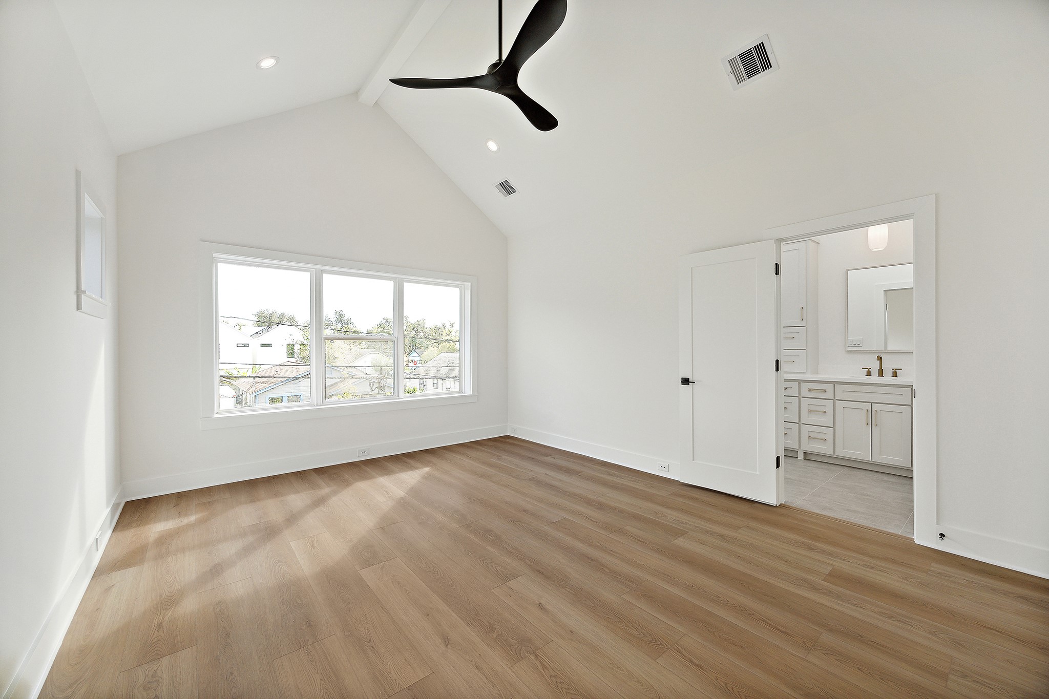 1203 E 27th Street Property Photo 10