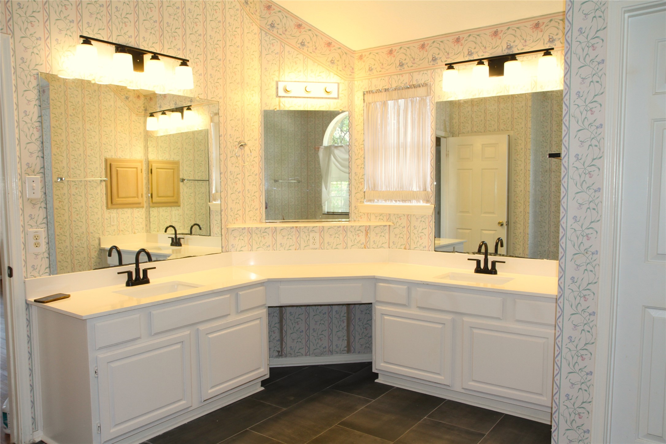 1235 Deer Ridge Drive Property Photo 10