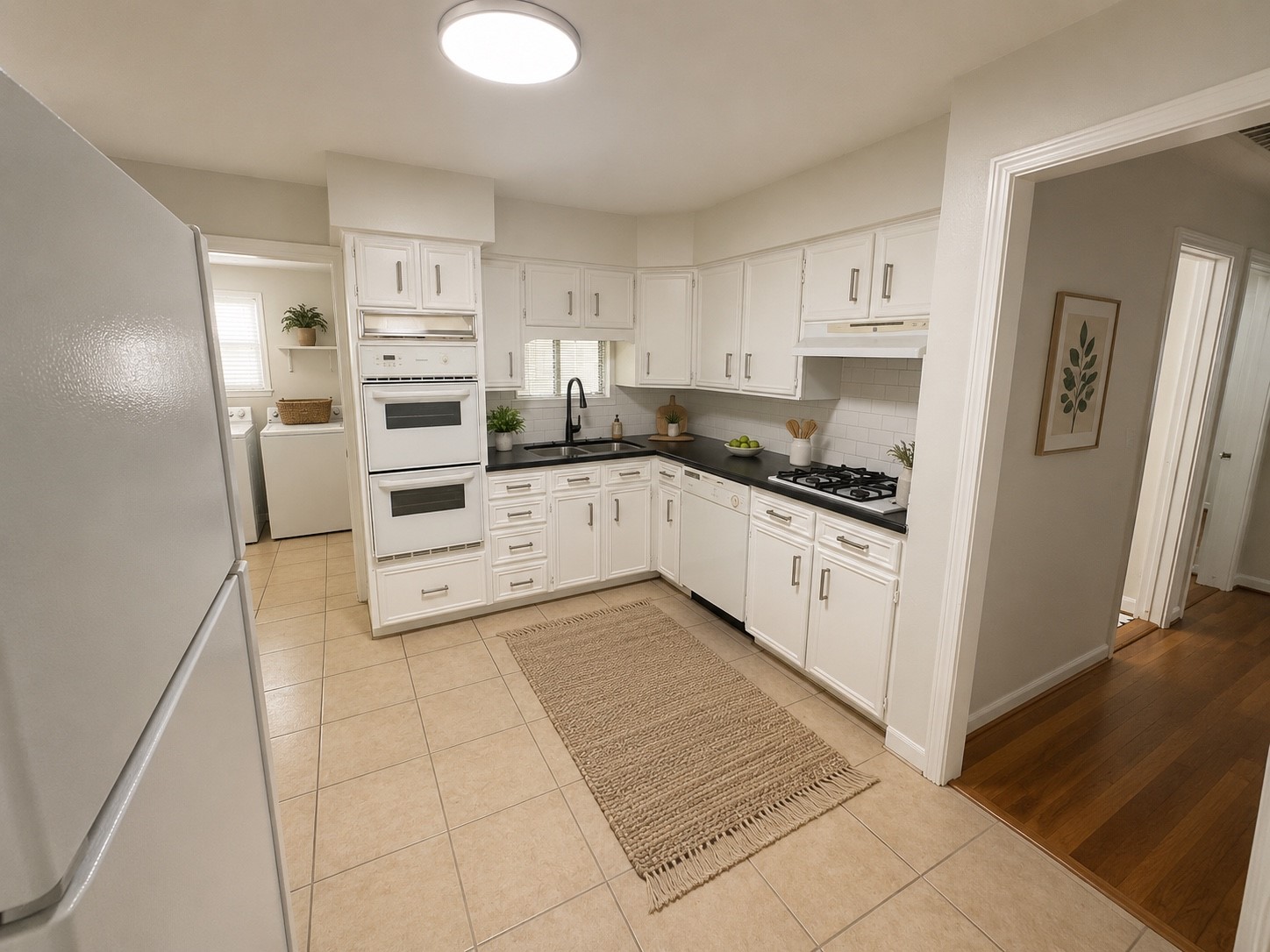 1606 Walton Street Property Photo 3