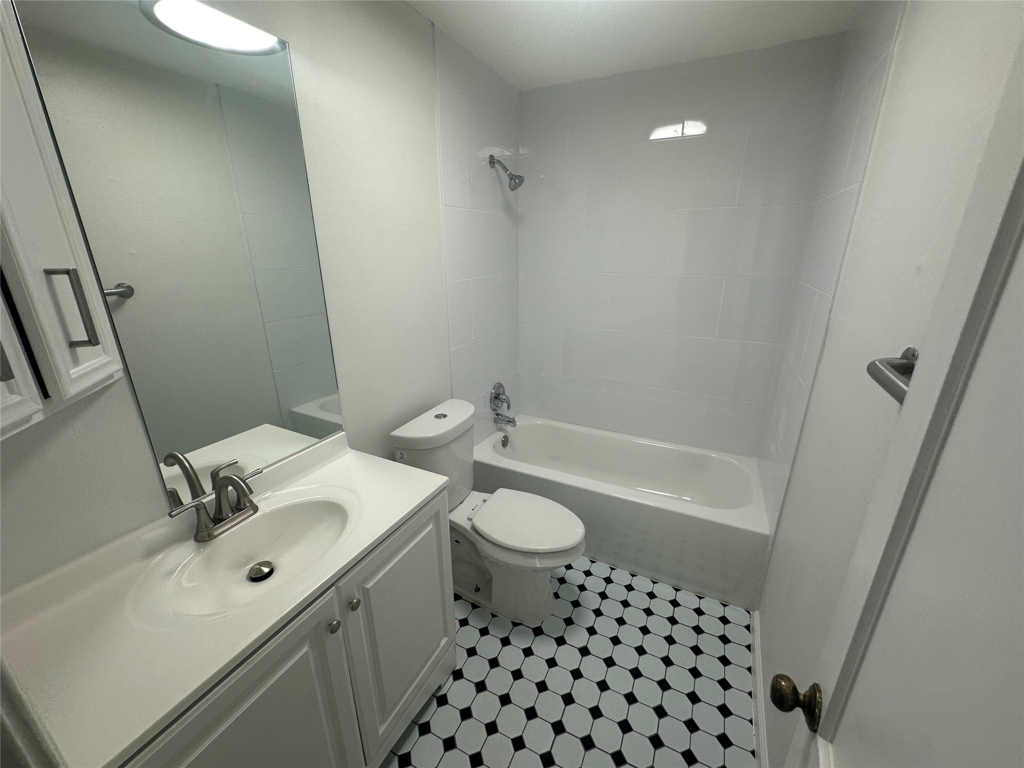1606 Walton Street Property Photo 8