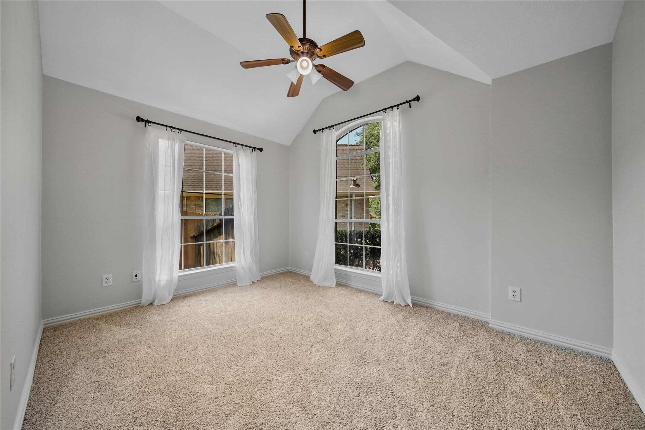 14 Beauty Bower Place Property Photo 7