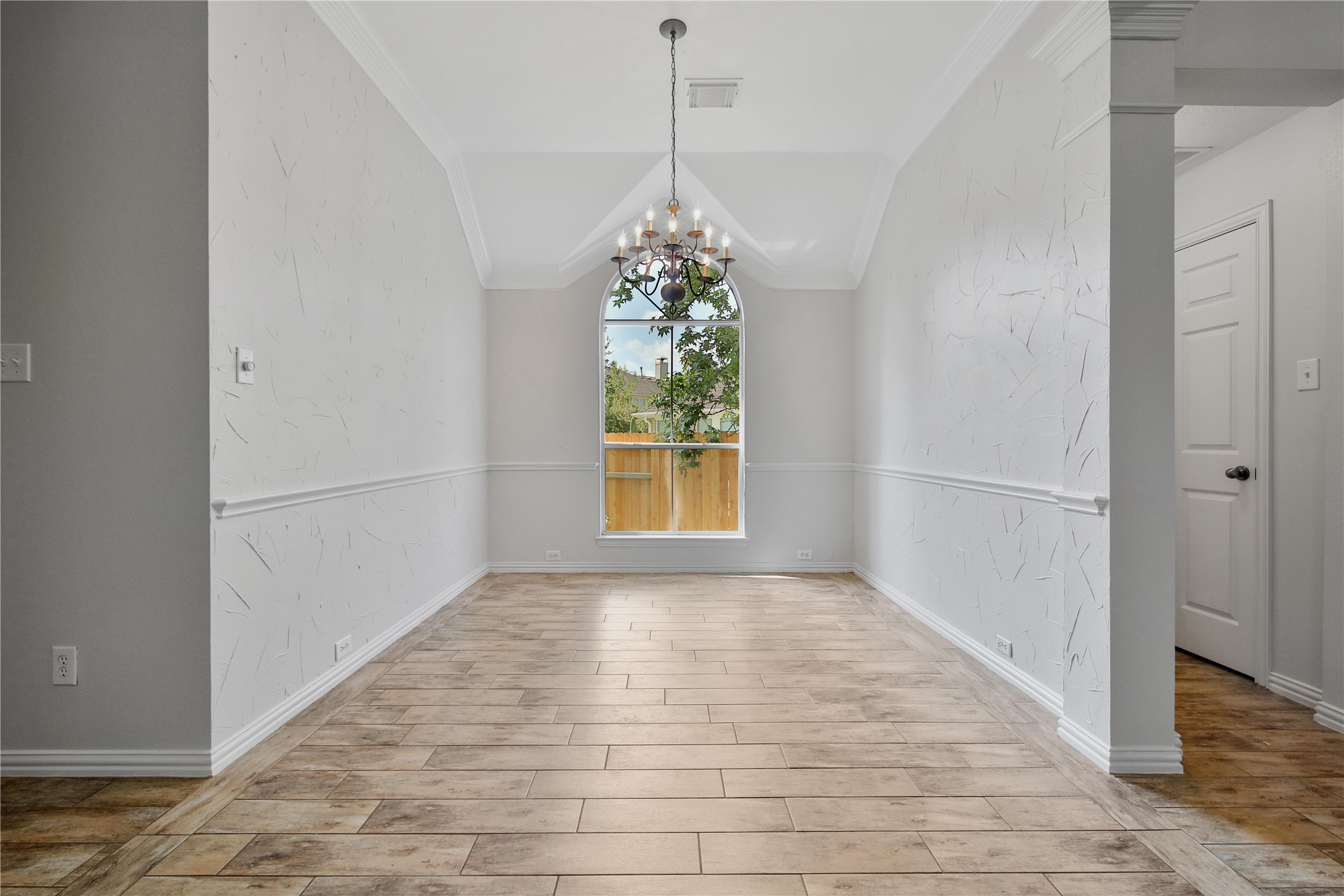 14 Beauty Bower Place Property Photo 11