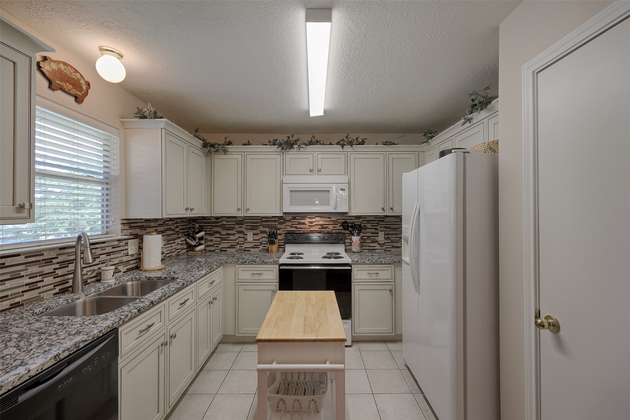 319 Leisure Lane Property Photo 6