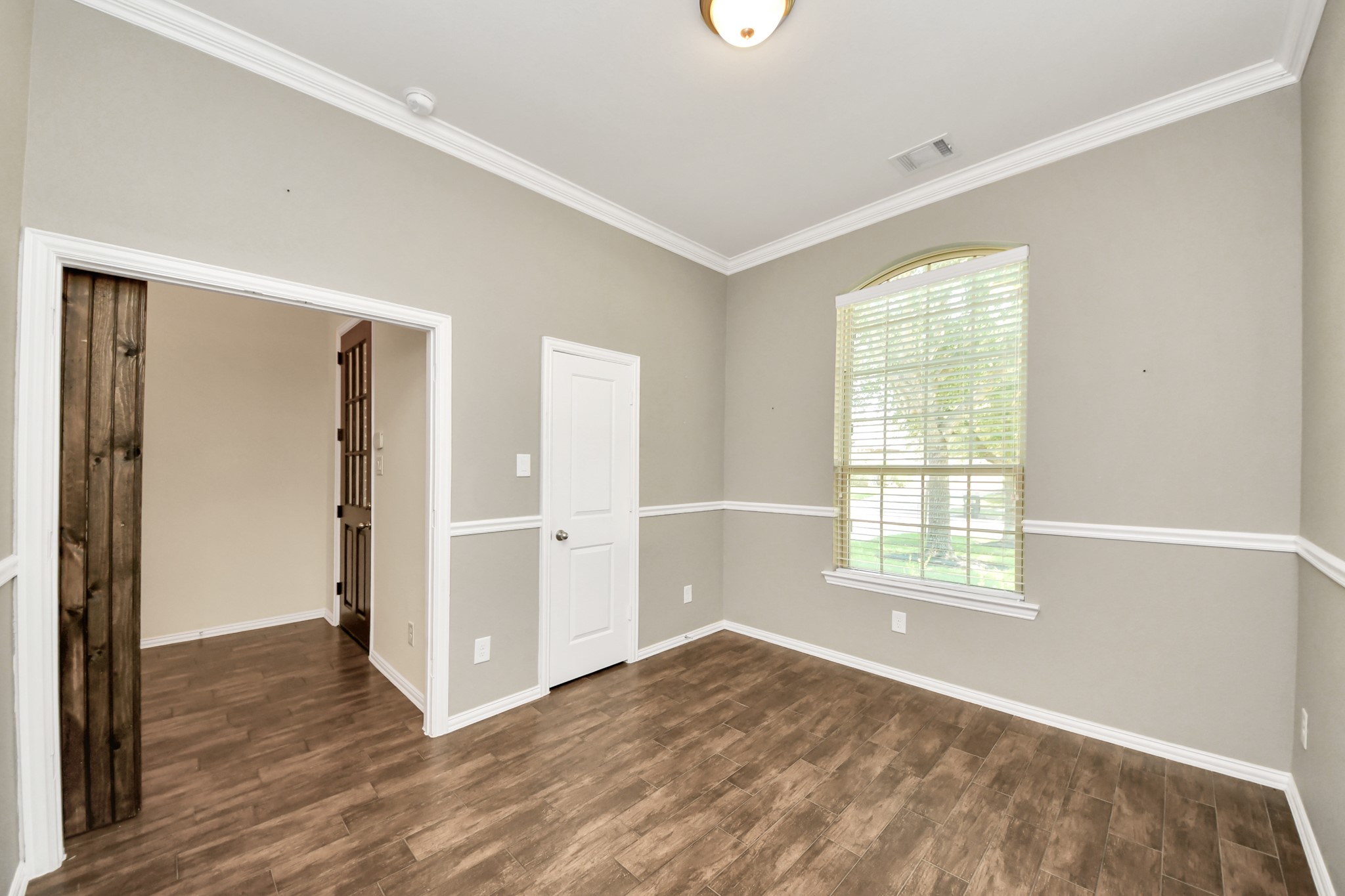 6003 Hedgepark Drive Property Photo 10