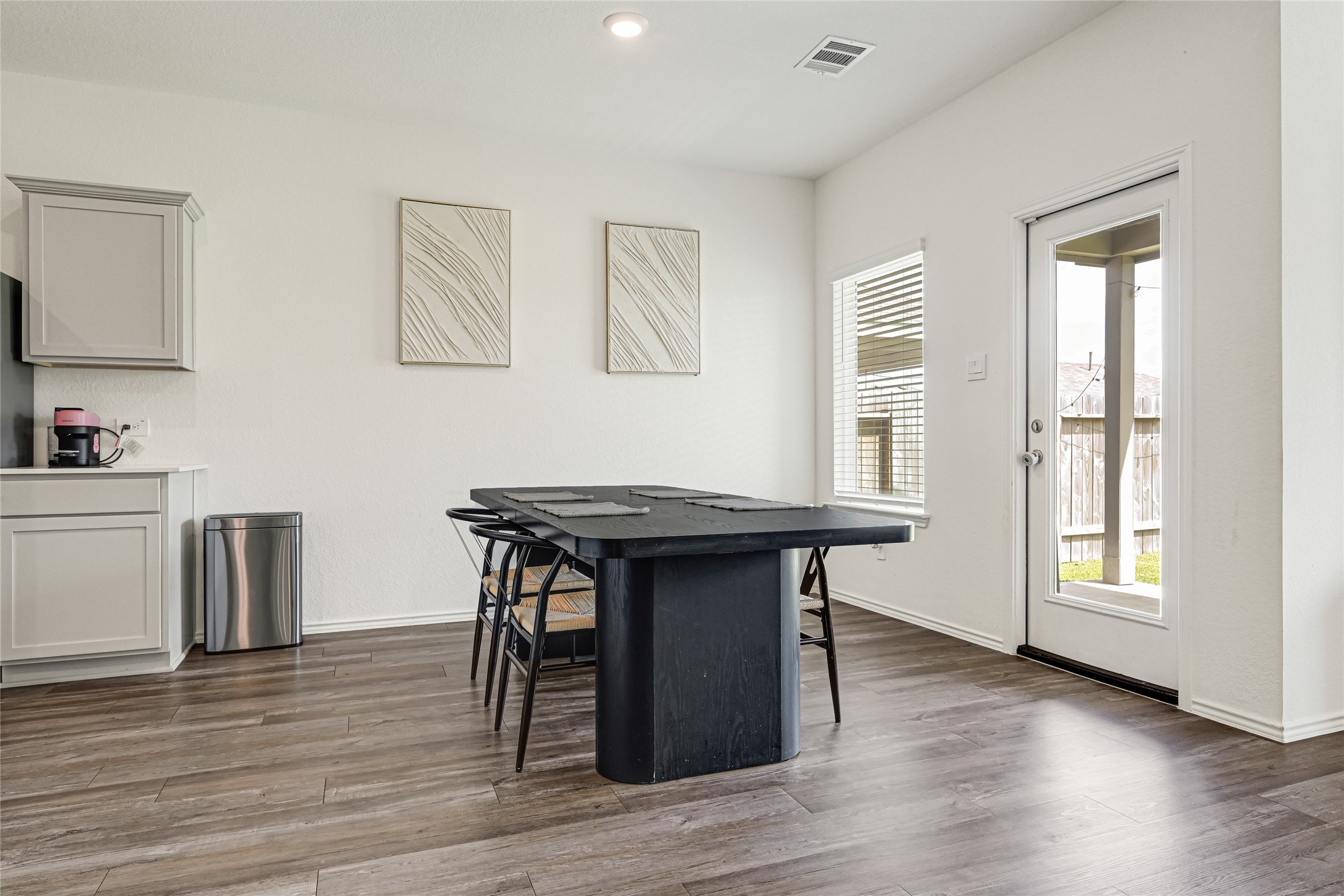15247 Mayflower Street Property Photo 6