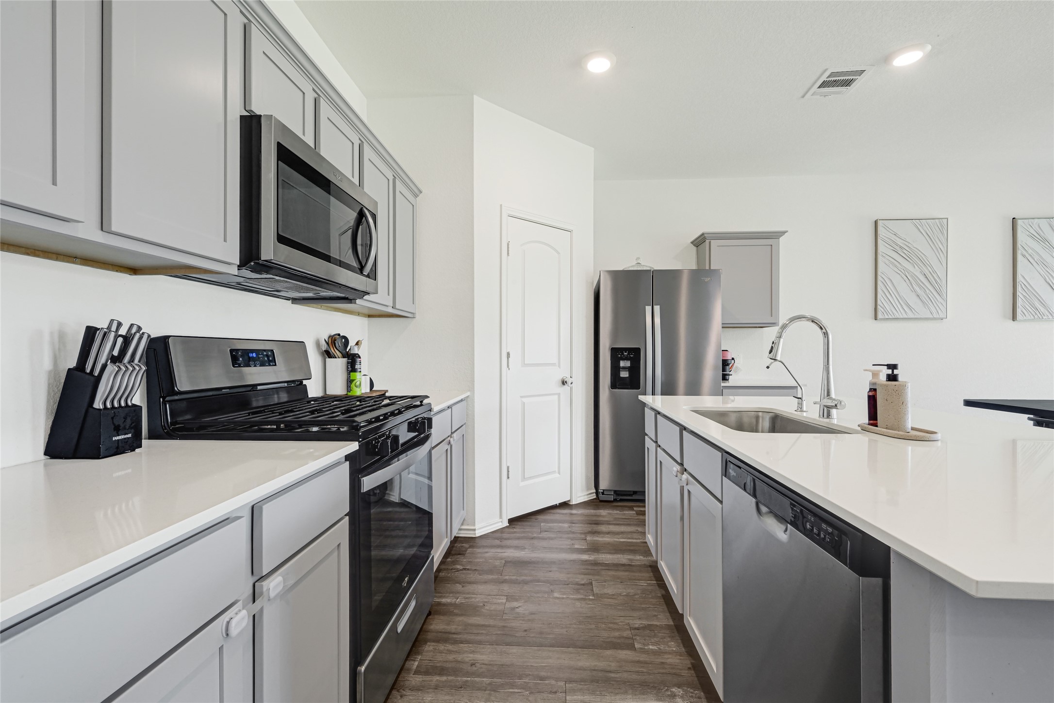 15247 Mayflower Street Property Photo 7