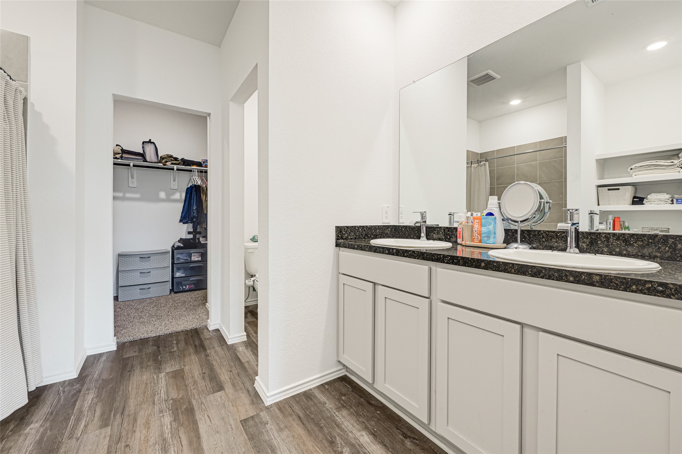 15247 Mayflower Street Property Photo 8