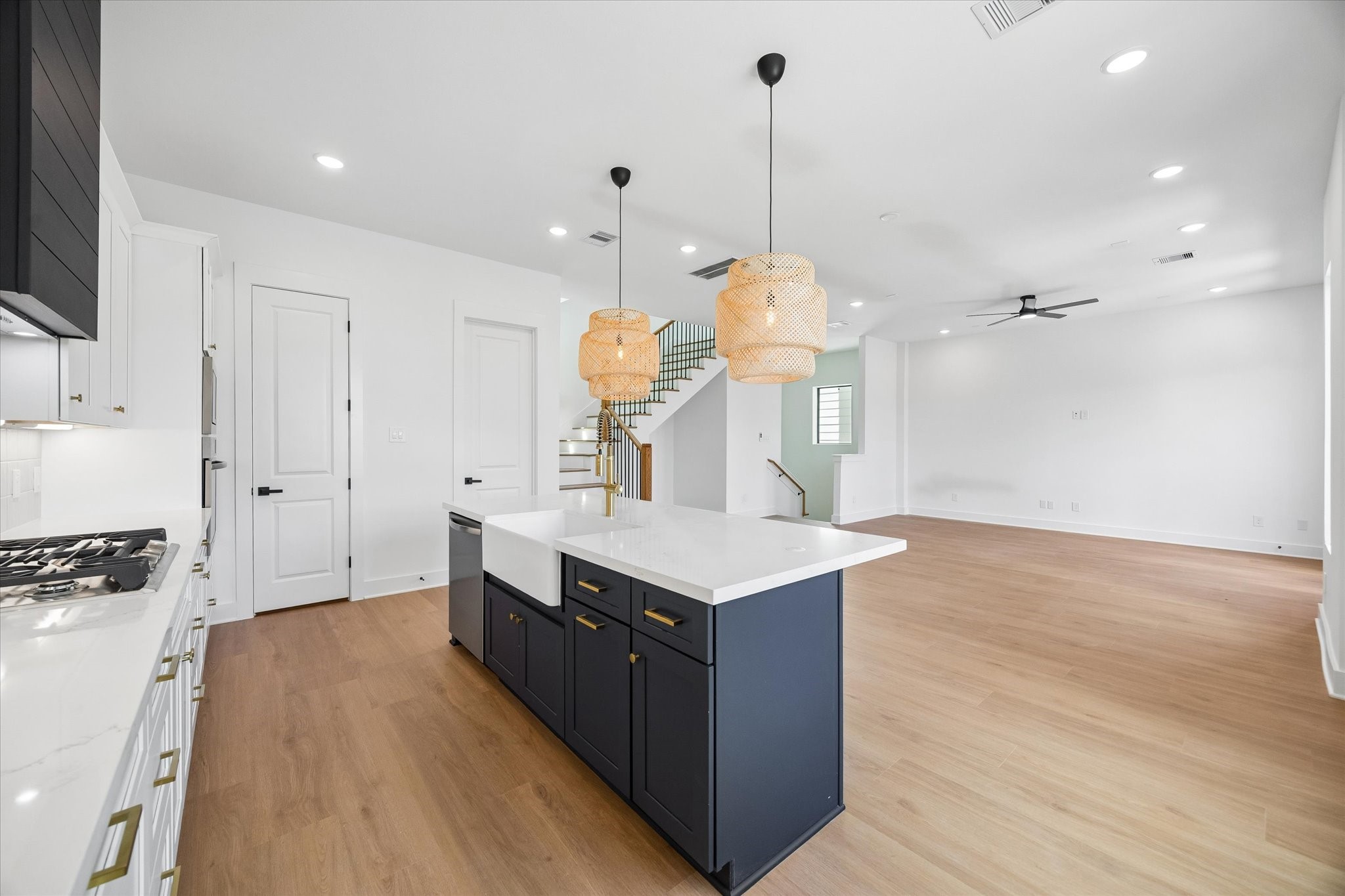 1323 W 22nd Street Property Photo 4