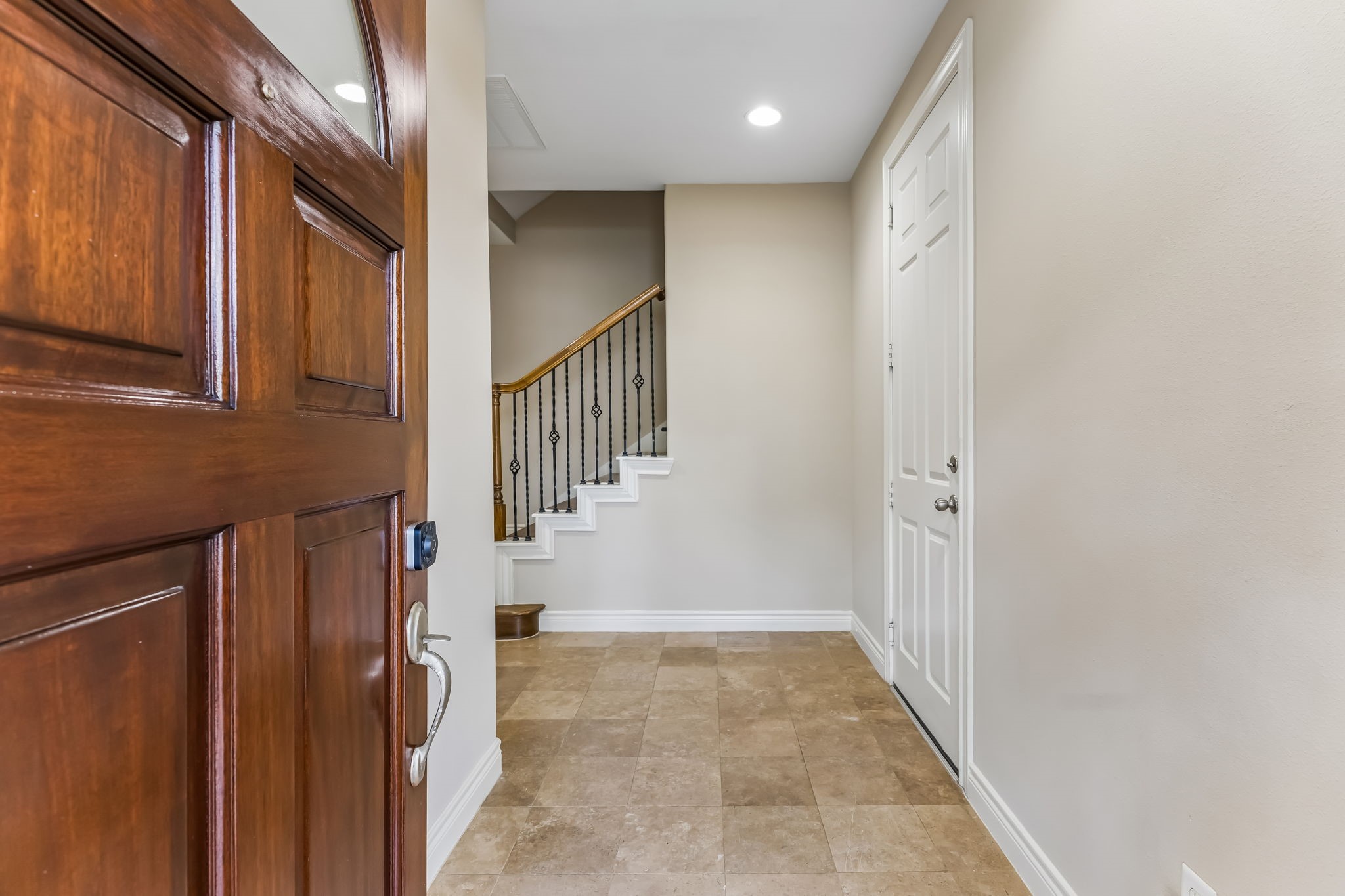 9101 Harbor Hills Drive Property Photo 2