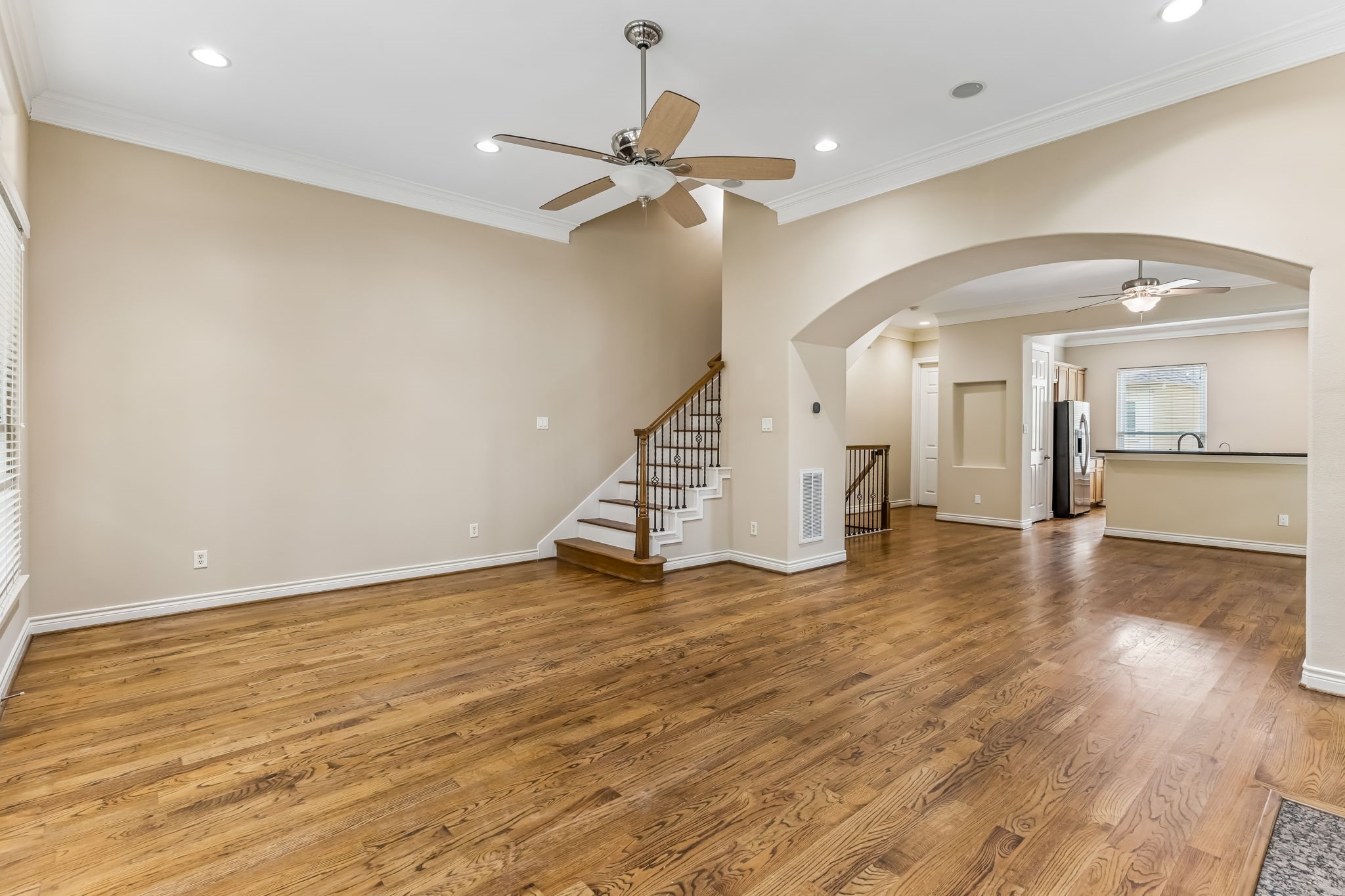 9101 Harbor Hills Drive Property Photo 4