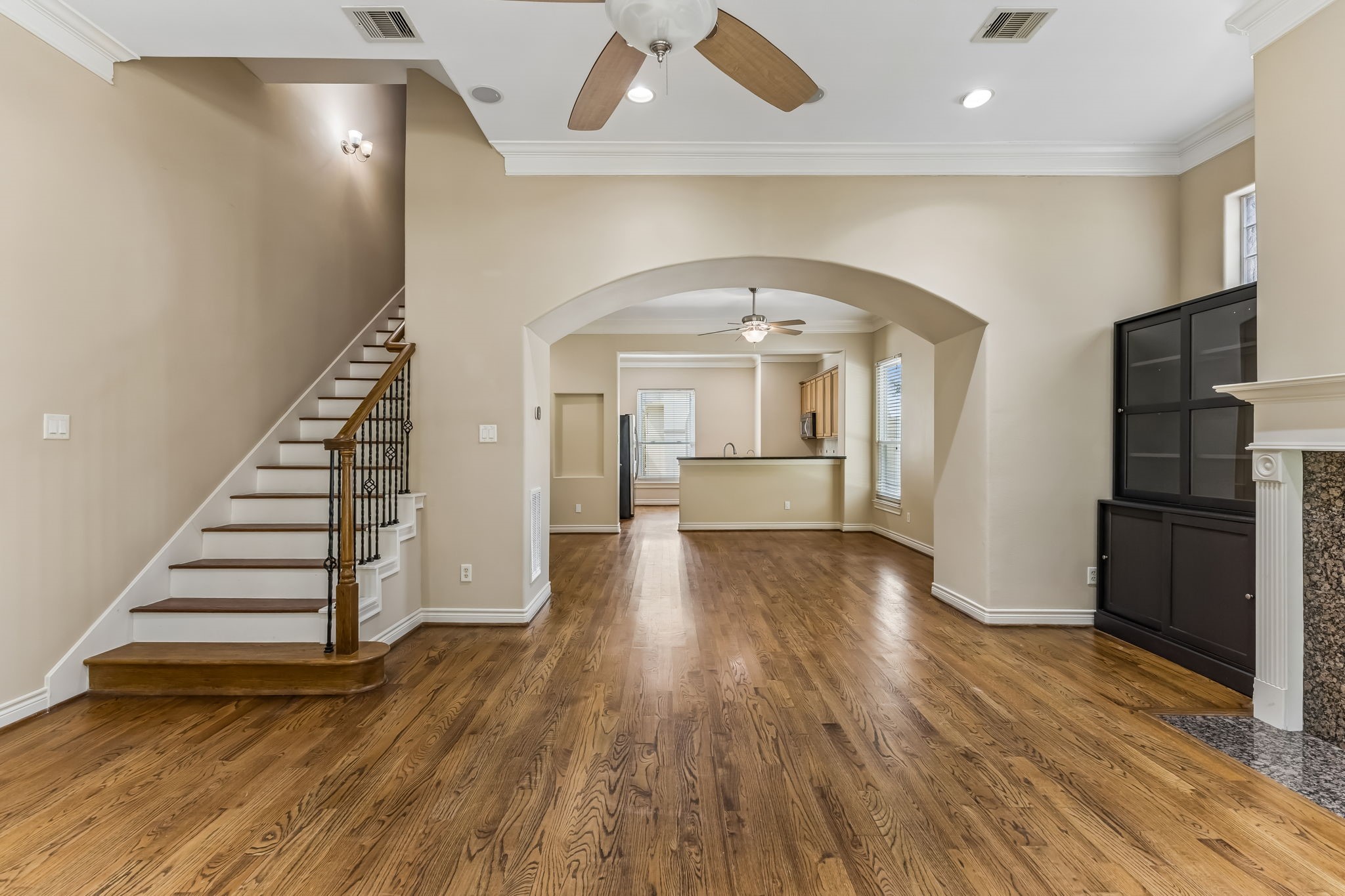 9101 Harbor Hills Drive Property Photo 5