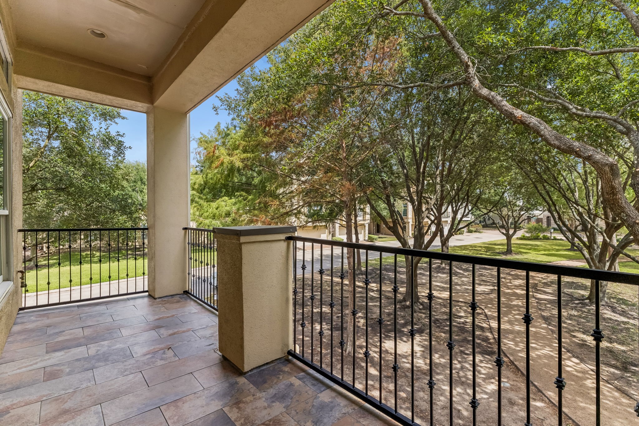 9101 Harbor Hills Drive Property Photo 6