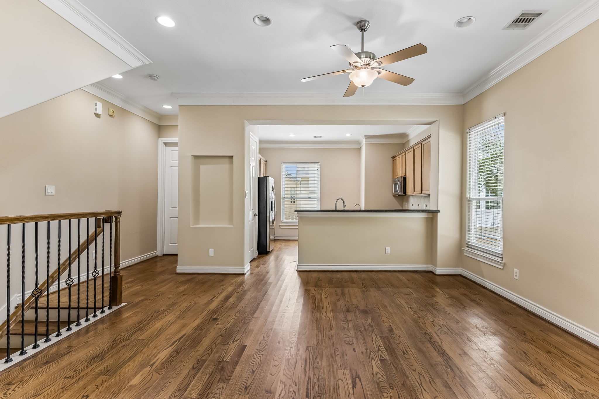 9101 Harbor Hills Drive Property Photo 8