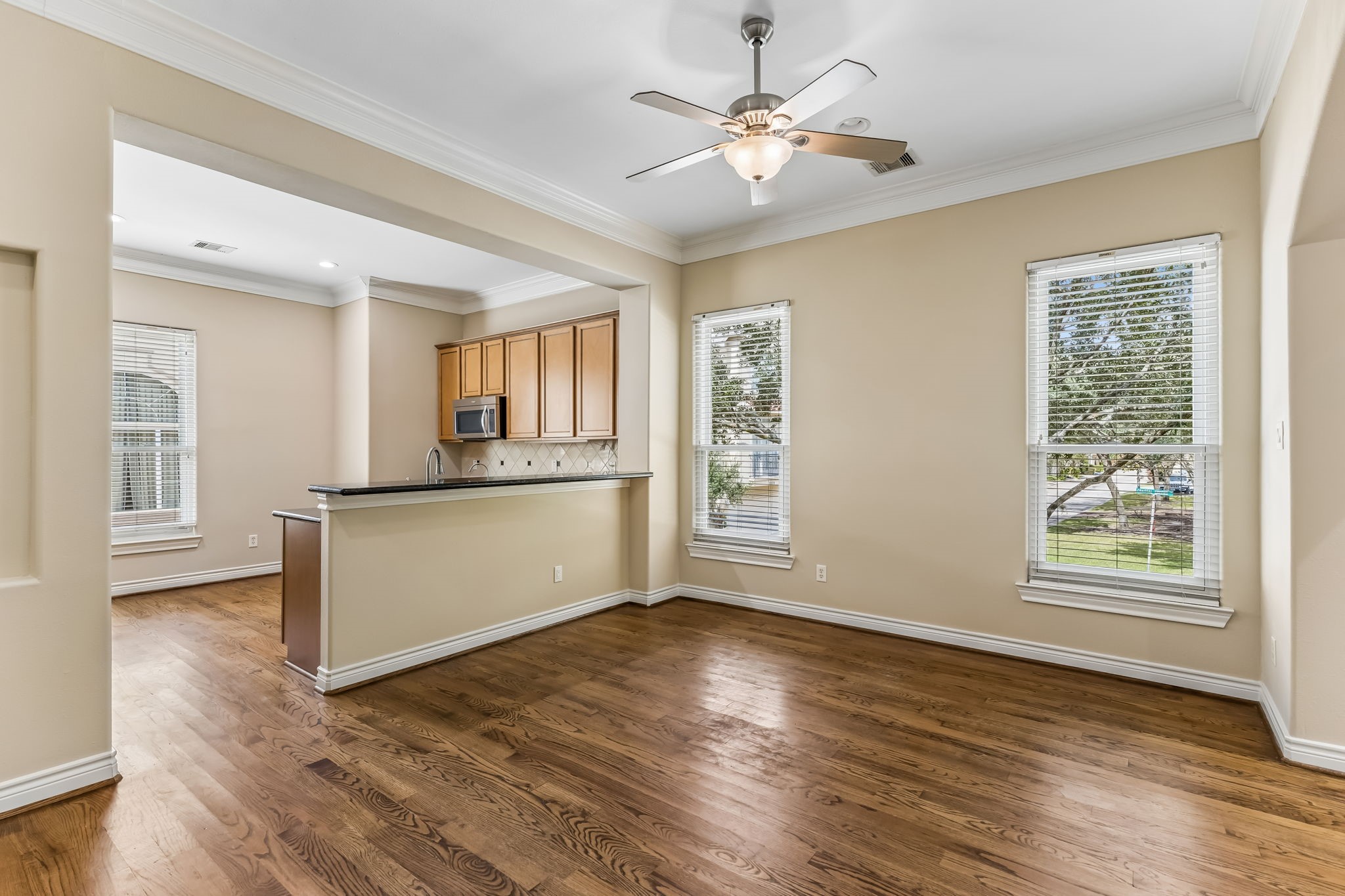 9101 Harbor Hills Drive Property Photo 10